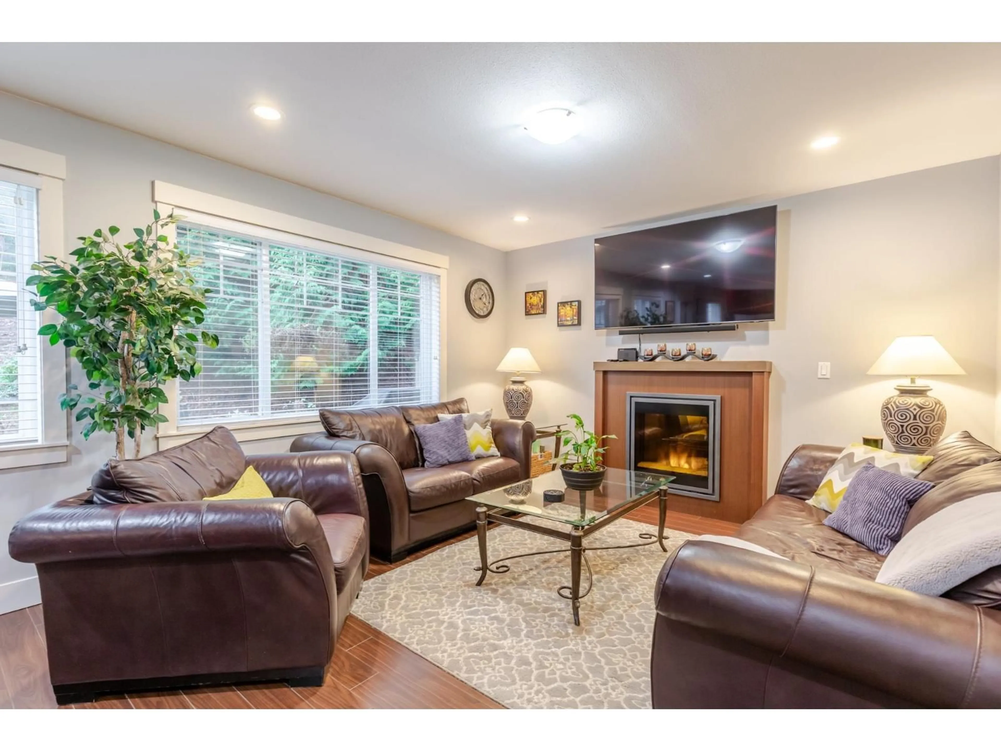 Living room with furniture, wood/laminate floor for 12 - 30748 CARDINAL AVENUE, Abbotsford British Columbia V2T0C1