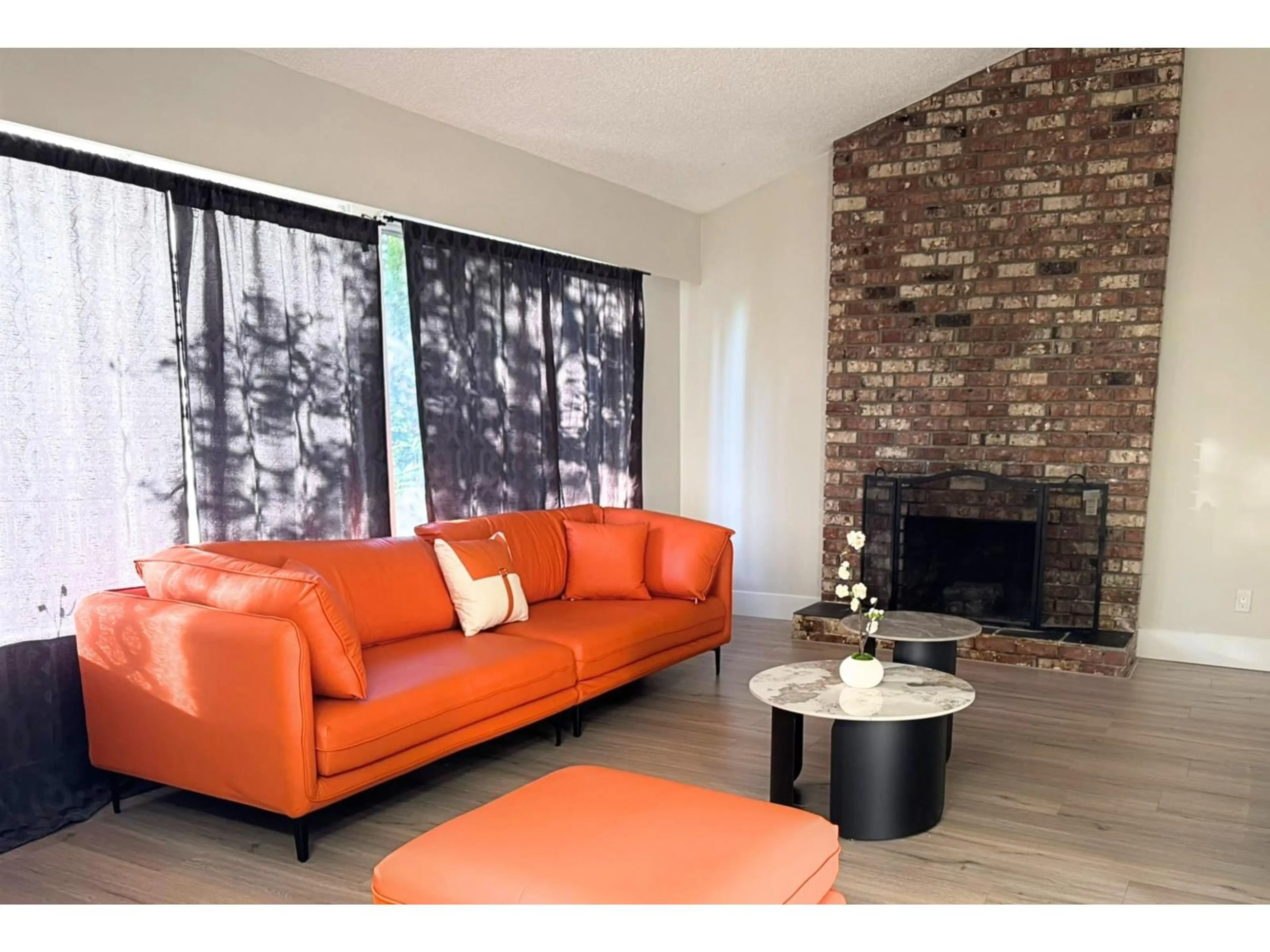 Living room with furniture, wood/laminate floor for 8366 ARBOUR PLACE, Delta British Columbia V4C7H4