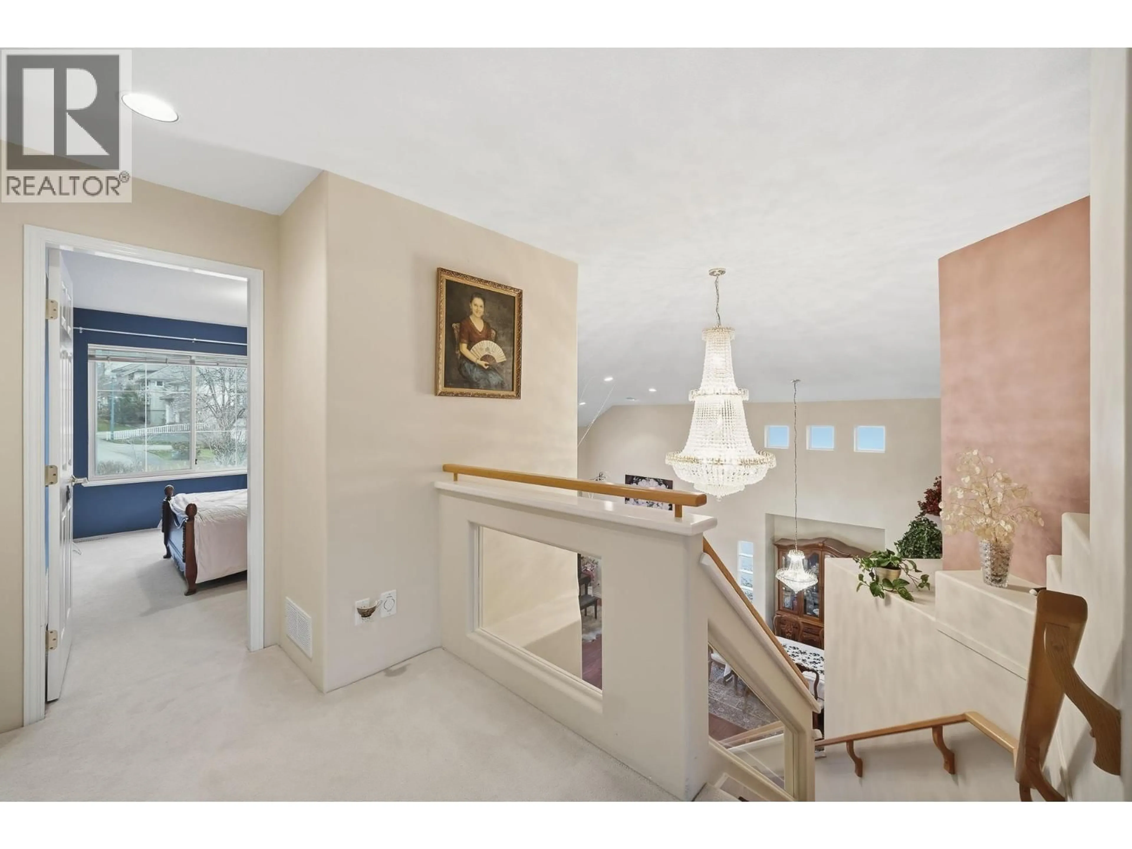 Indoor foyer for 30 LINDEN COURT, Port Moody British Columbia V3H5C1