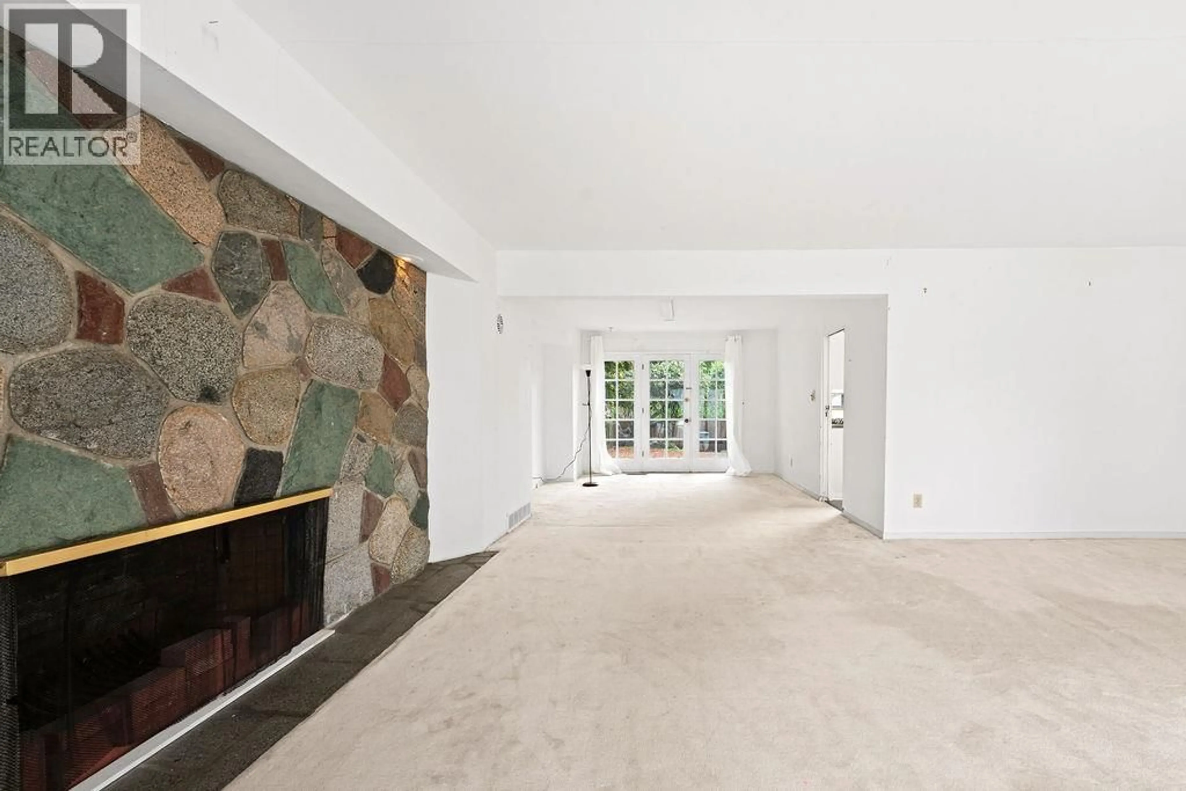 Indoor foyer for 1042 48TH AVENUE, Vancouver British Columbia V6M2N5