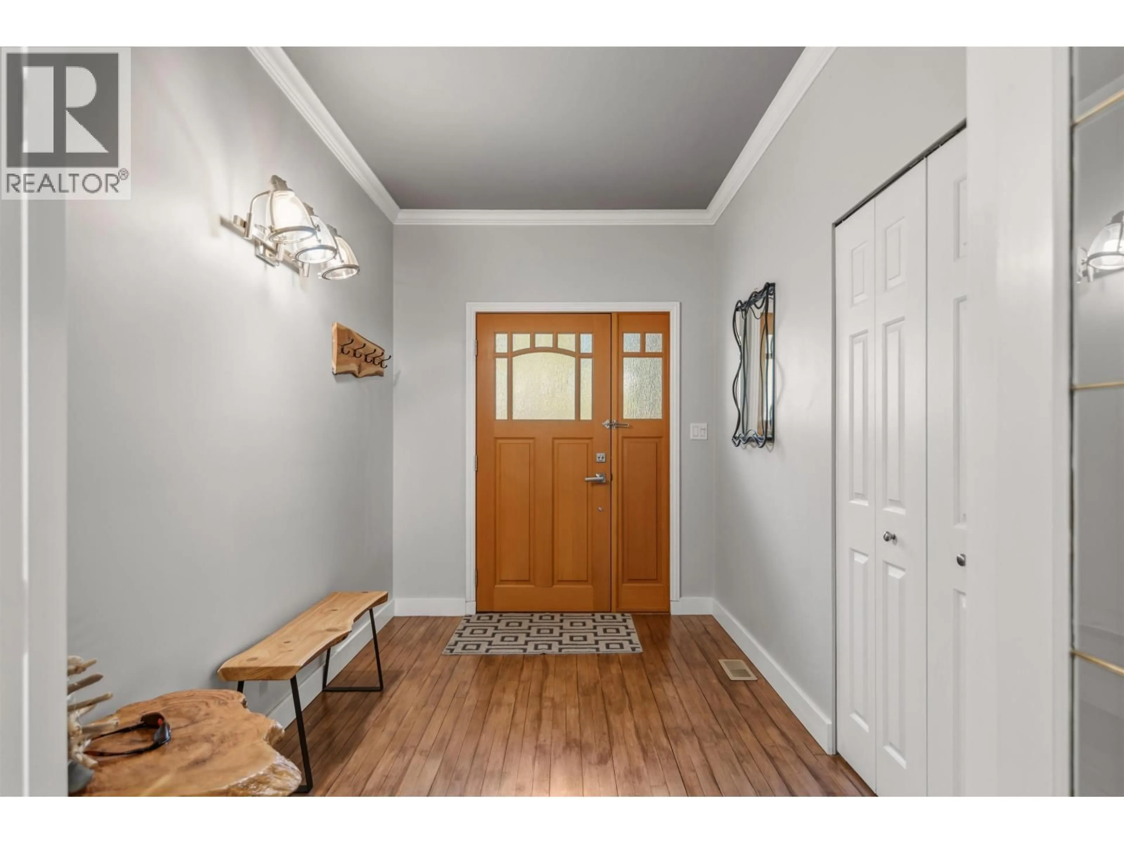 Indoor entryway for 8029 SOUTHWOOD ROAD, Halfmoon Bay British Columbia V0N1Y1