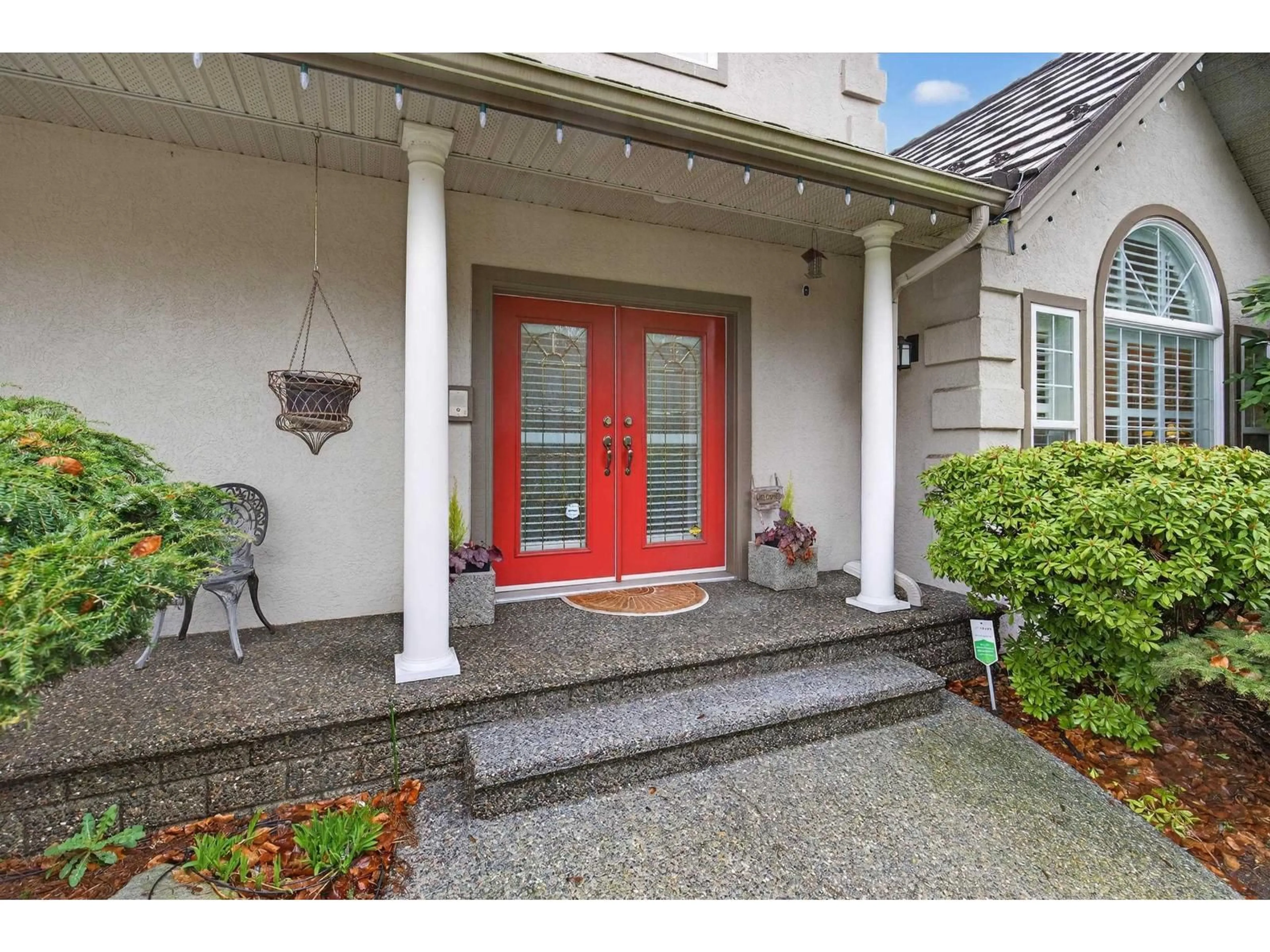 Indoor entryway for 18055 98 AVENUE, Surrey British Columbia V4N4V5