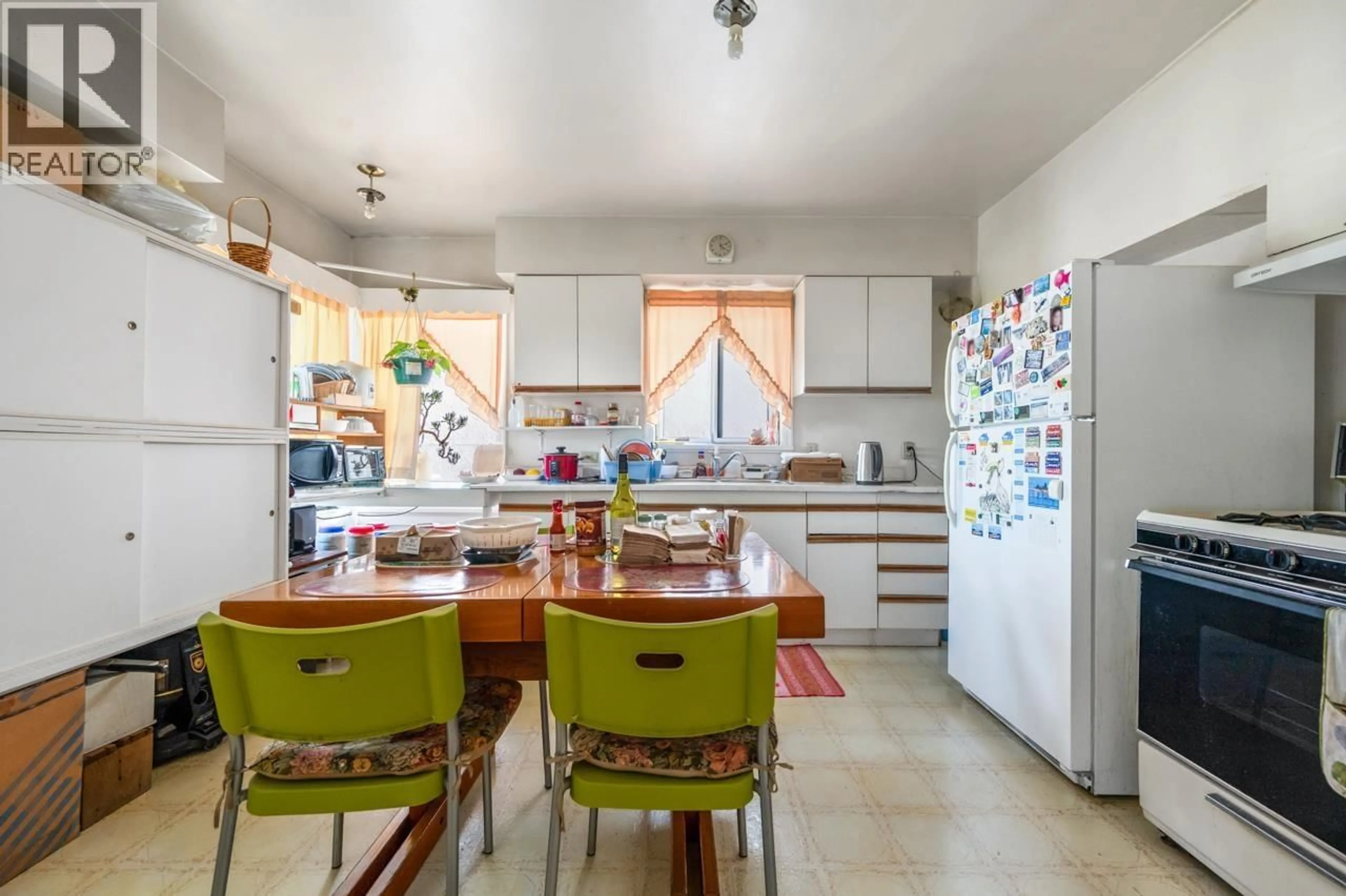 Open concept kitchen, ceramic/tile floor for 3383 WELLINGTON AVENUE, Vancouver British Columbia V5R4Y3