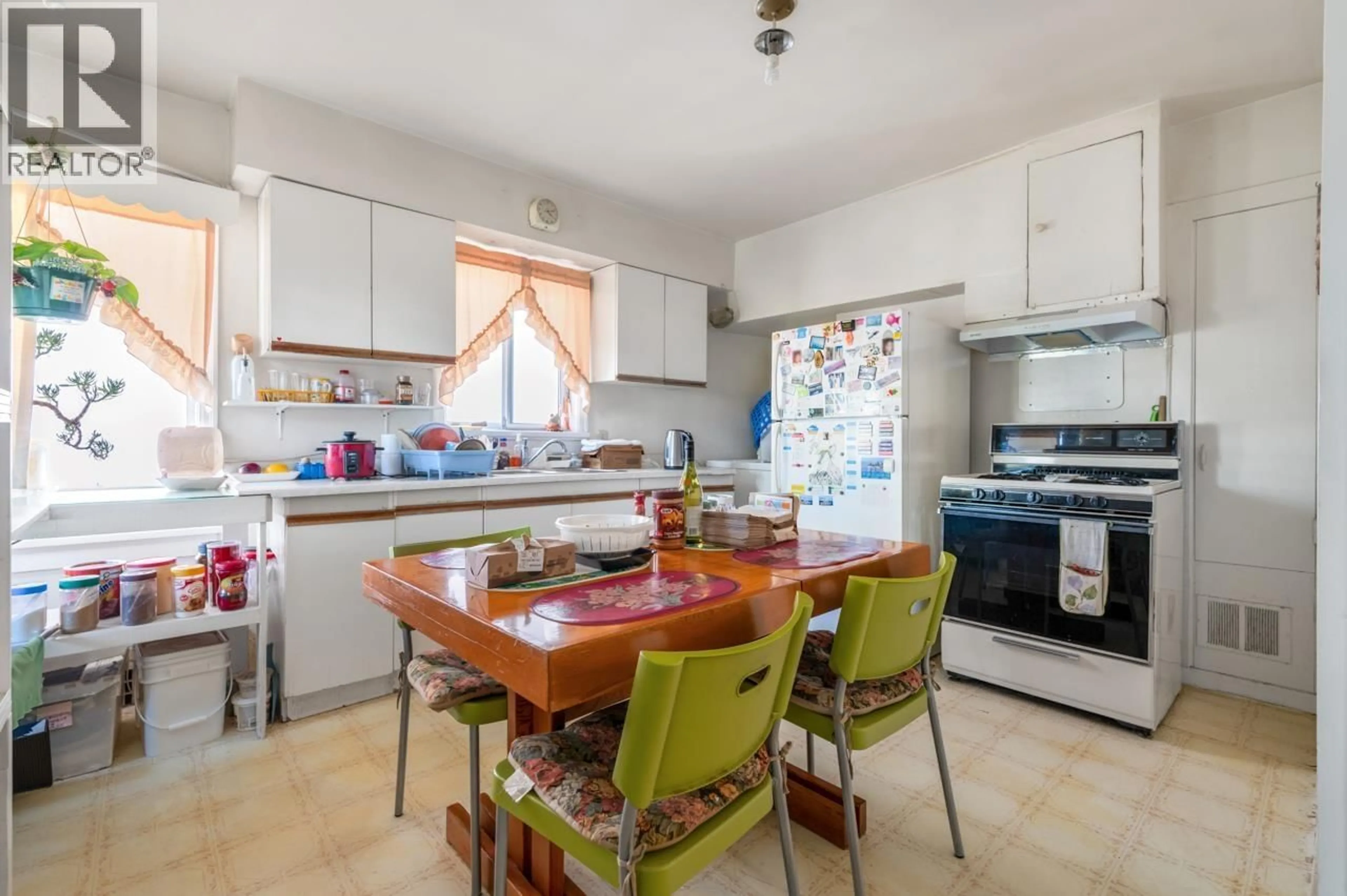 Standard kitchen, ceramic/tile floor for 3383 WELLINGTON AVENUE, Vancouver British Columbia V5R4Y3