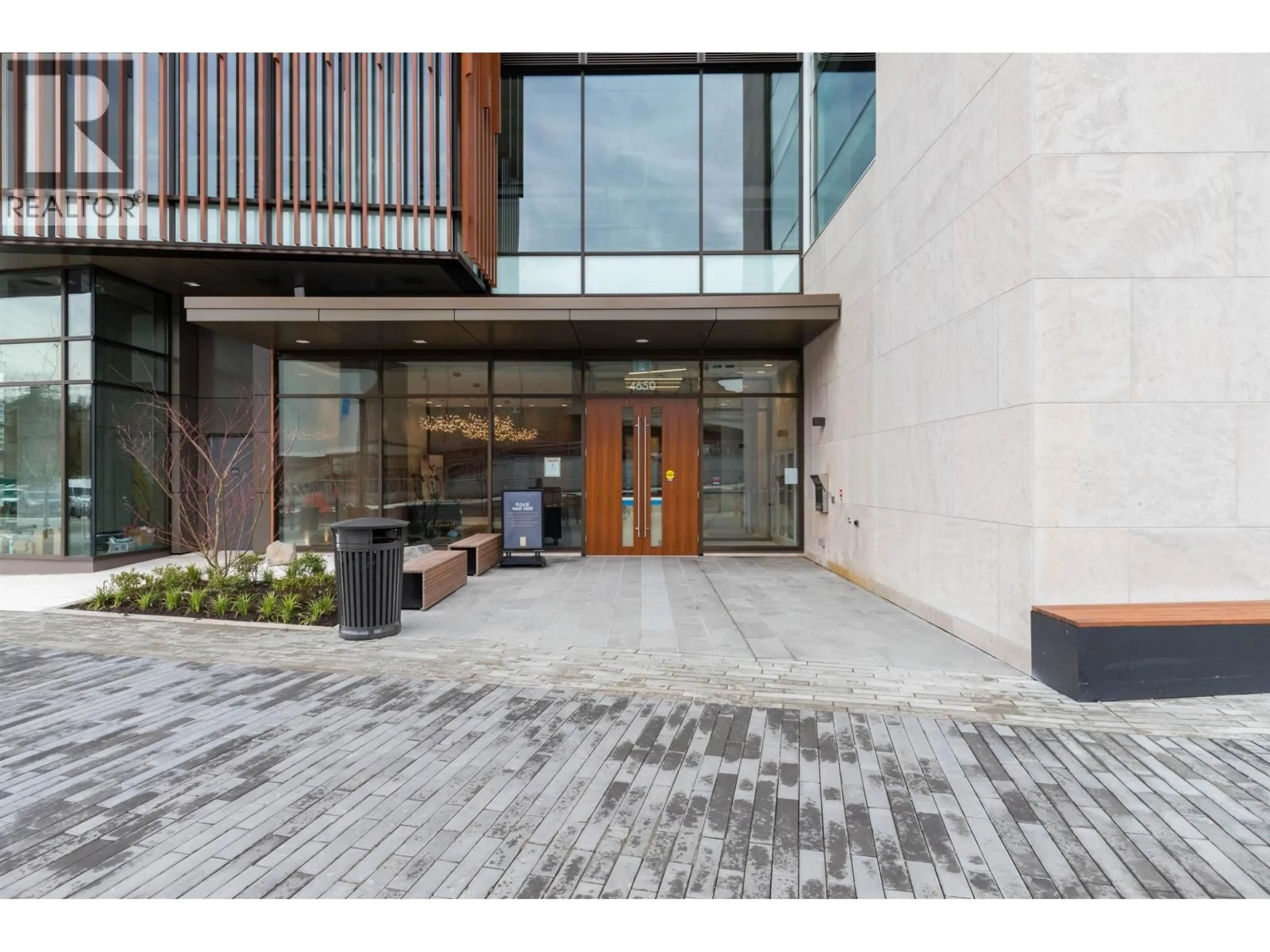 Indoor foyer for 1505 - 4650 BRENTWOOD BOULEVARD, Burnaby British Columbia V5C0M3