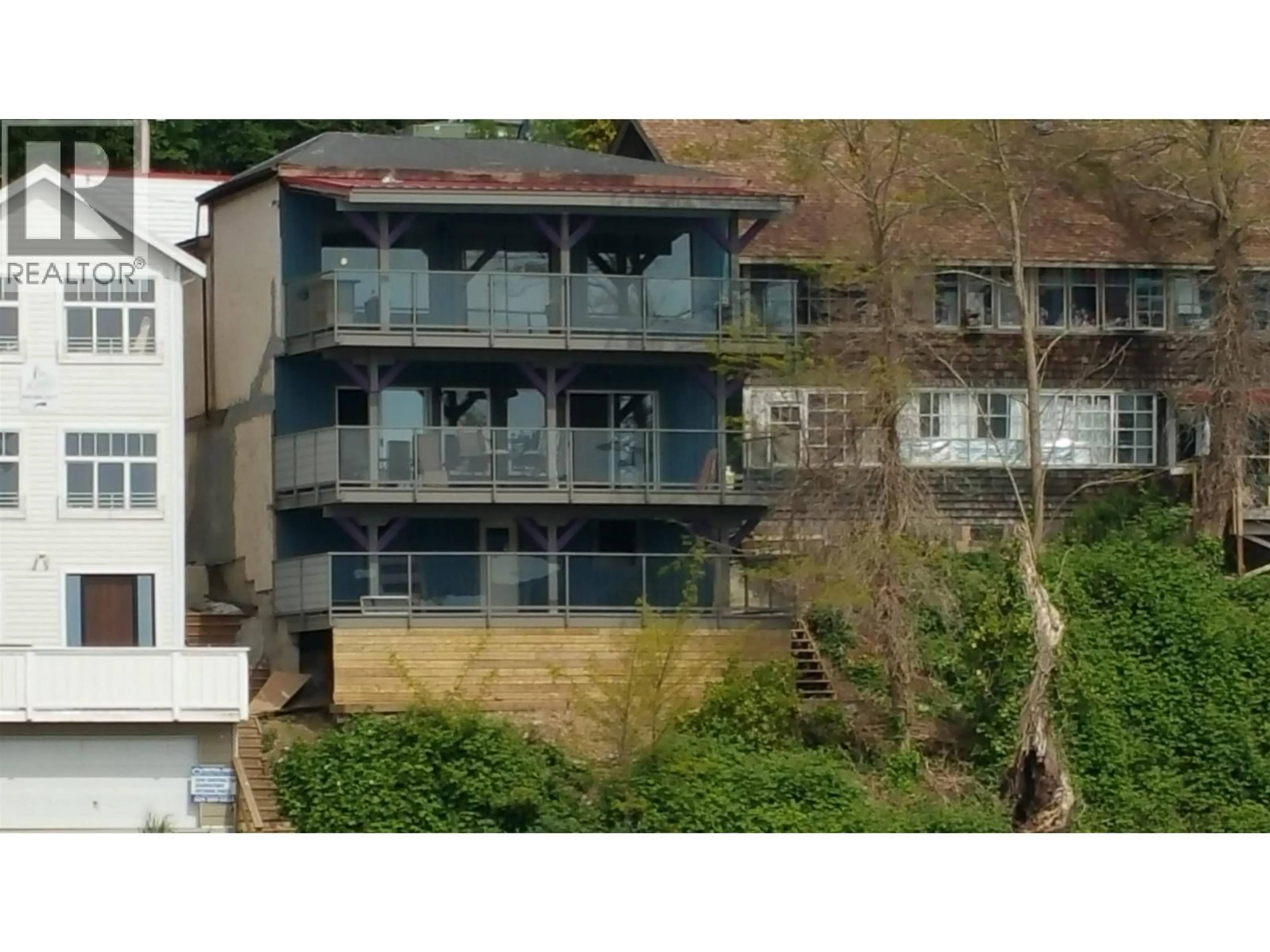 A pic from outside/outdoor area/front of a property/back of a property/a pic from drone, building for 418 MARINE DRIVE, Gibsons British Columbia V0N1V9
