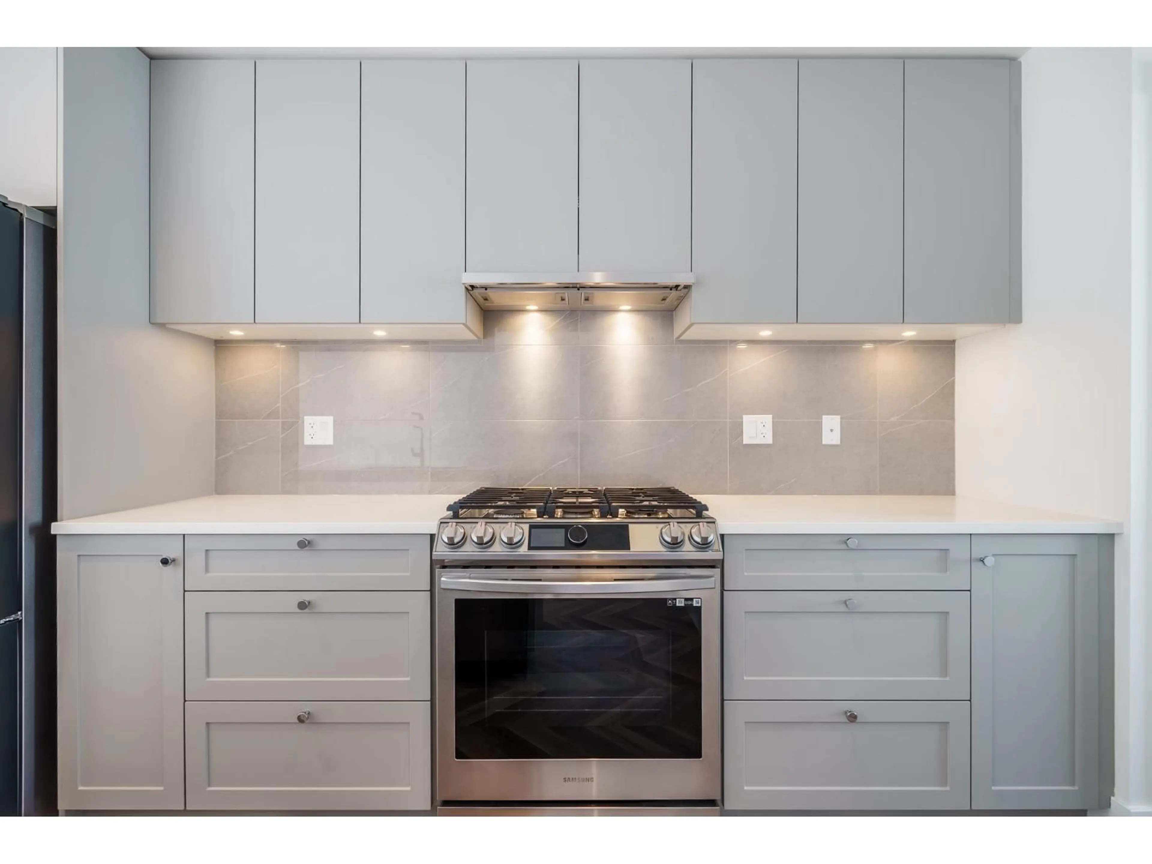 Contemporary kitchen, ceramic/tile floor for 37 - 20246 81 AVENUE, Langley British Columbia V2Y3T3
