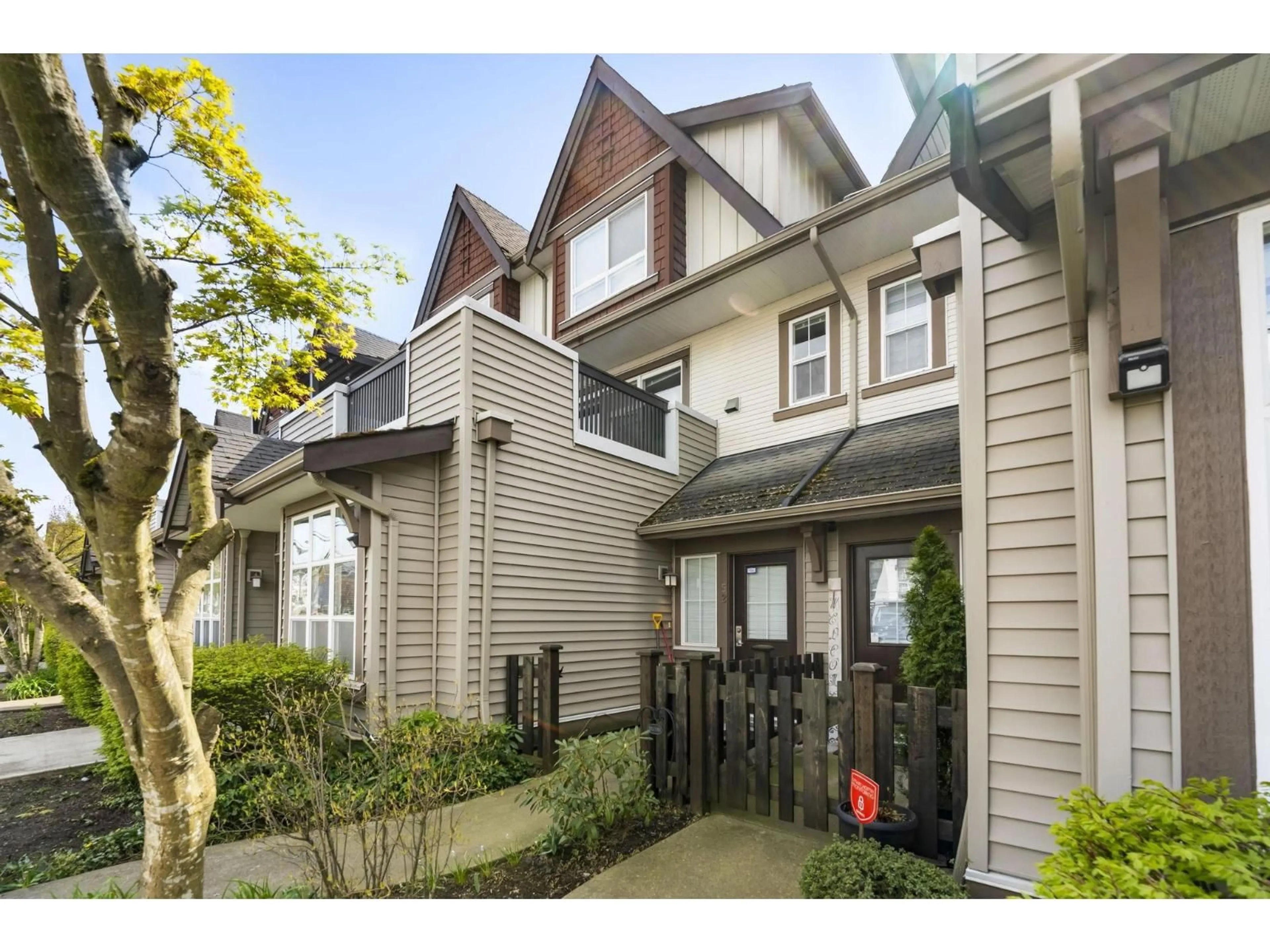 Home with vinyl exterior material, street for 52 - 7155 189 STREET, Surrey British Columbia V4N5S8