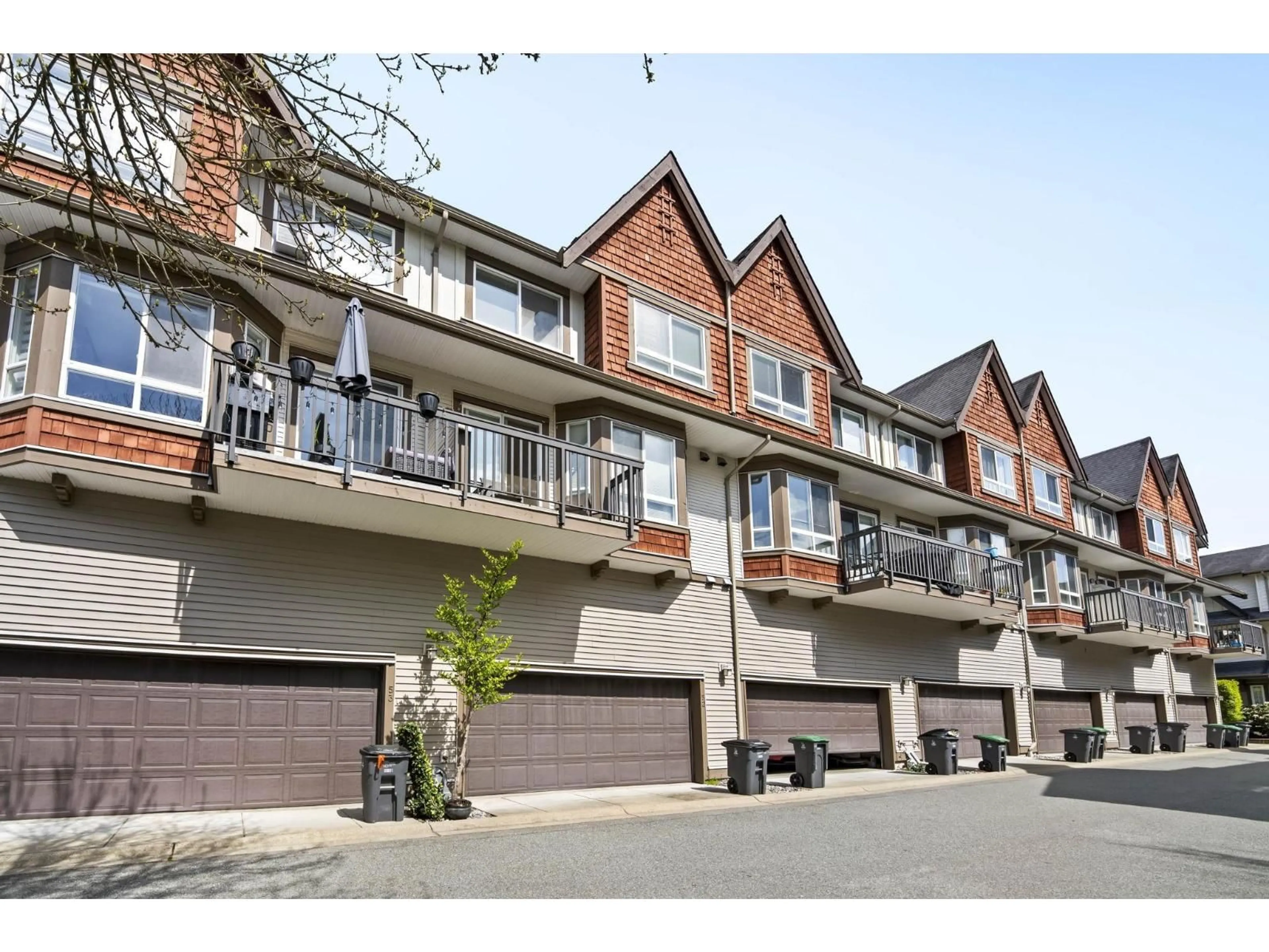 Patio, street for 52 - 7155 189 STREET, Surrey British Columbia V4N5S8