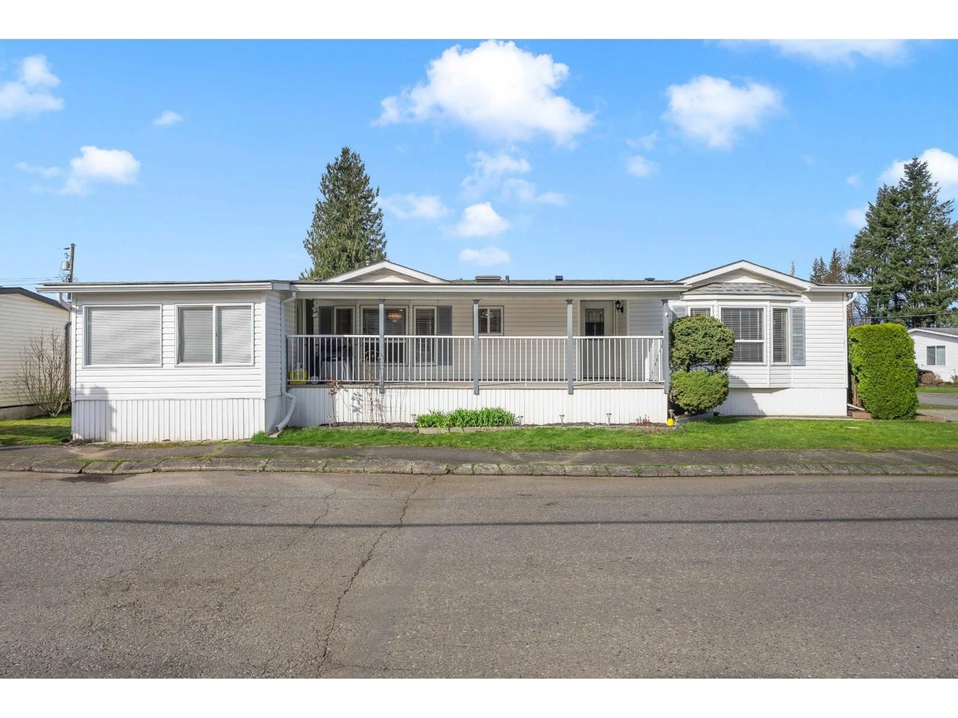 Home with vinyl exterior material, street for 73 - 6338 VEDDER ROAD, Chilliwack British Columbia V2R3R3