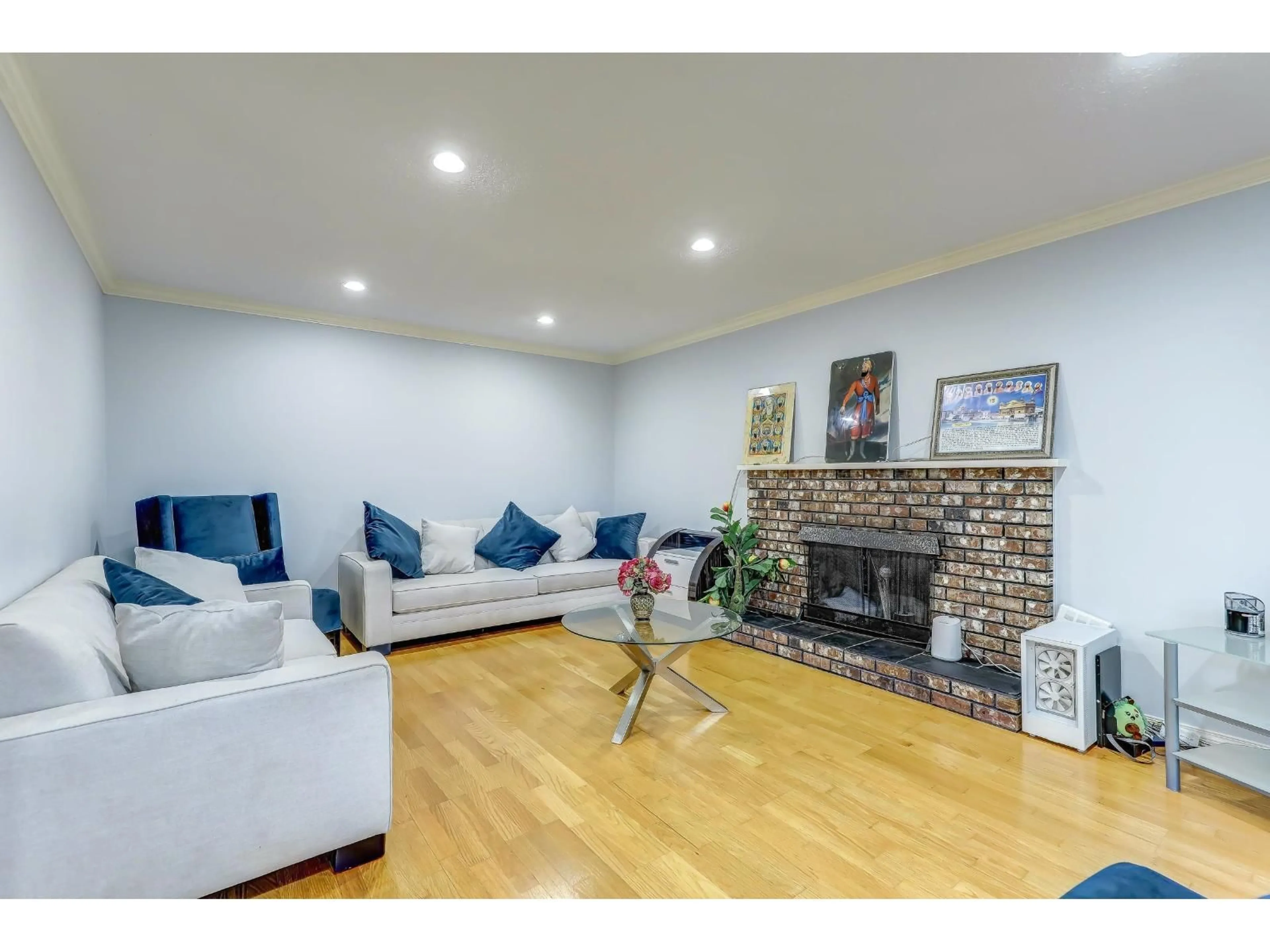 Living room with furniture, wood/laminate floor for 7554 FILEY DRIVE, Delta British Columbia V4C6W4