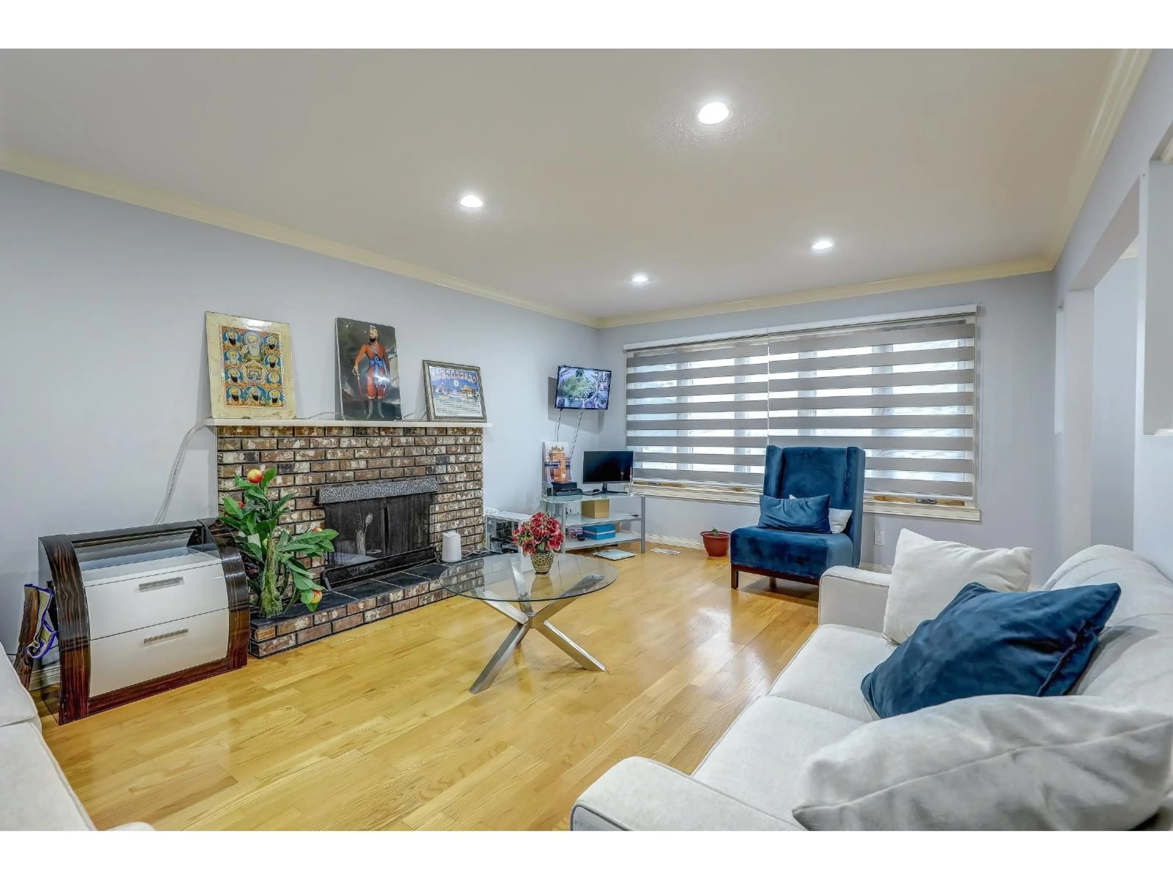 Living room with furniture, wood/laminate floor for 7554 FILEY DRIVE, Delta British Columbia V4C6W4