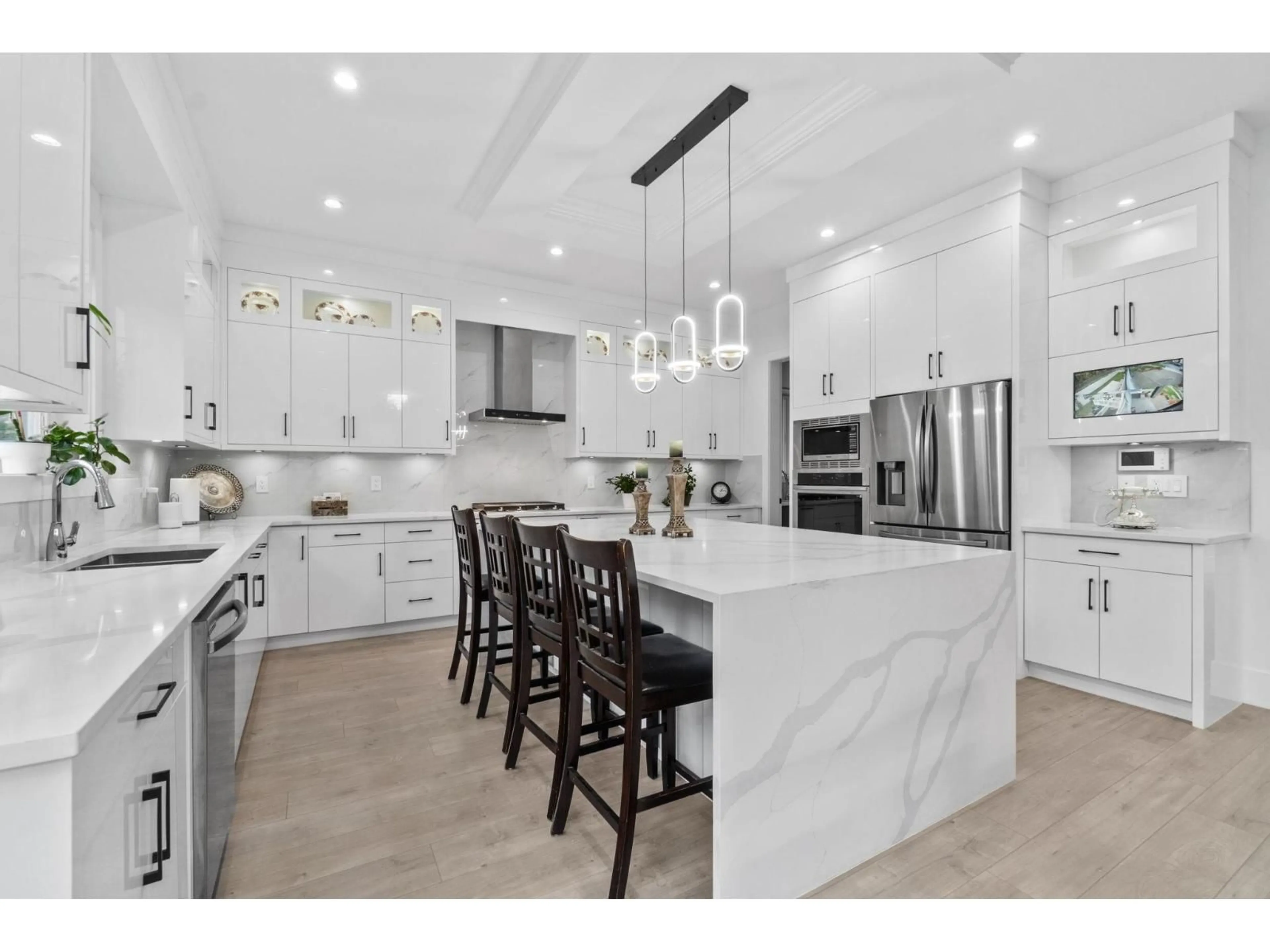 Open concept kitchen, ceramic/tile floor for 2731 201 STREET, Langley British Columbia V2Z0B6