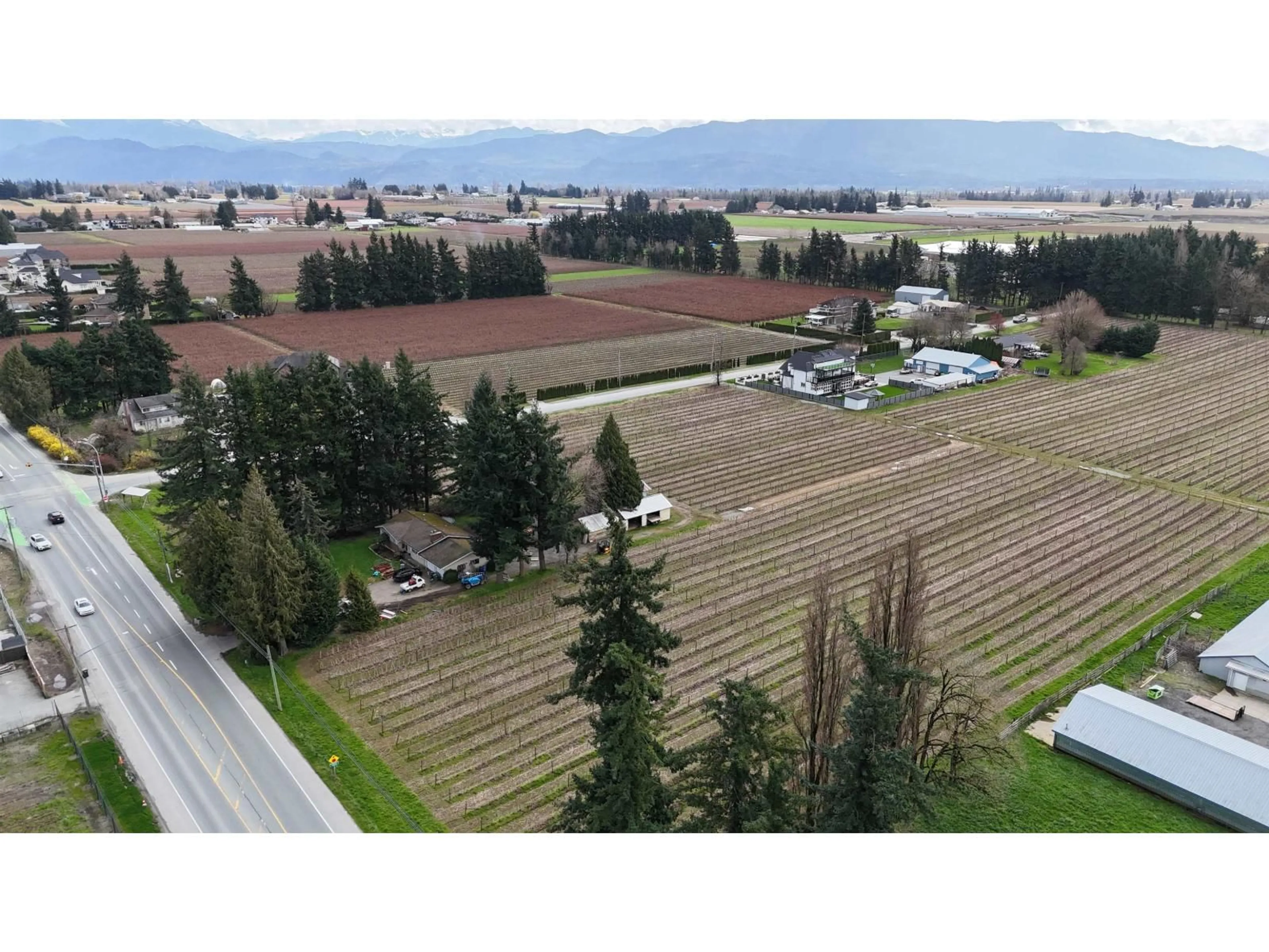A pic from outside/outdoor area/front of a property/back of a property/a pic from drone, mountain view for 31964 HUNTINGDON ROAD, Abbotsford British Columbia V2T6B8