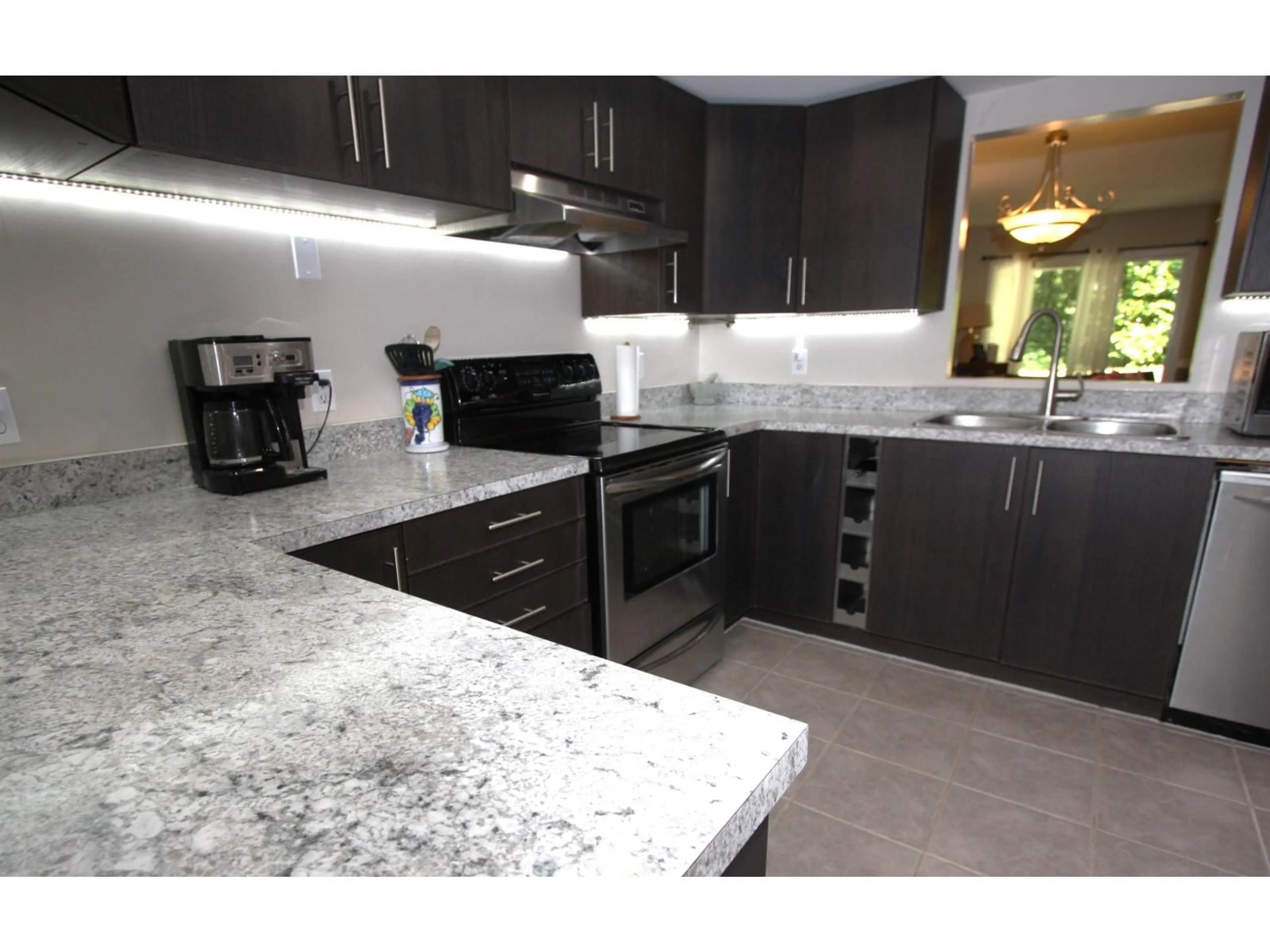 Contemporary kitchen, ceramic/tile floor for 43 - 32361 MCRAE AVENUE, Mission British Columbia V2V4X7