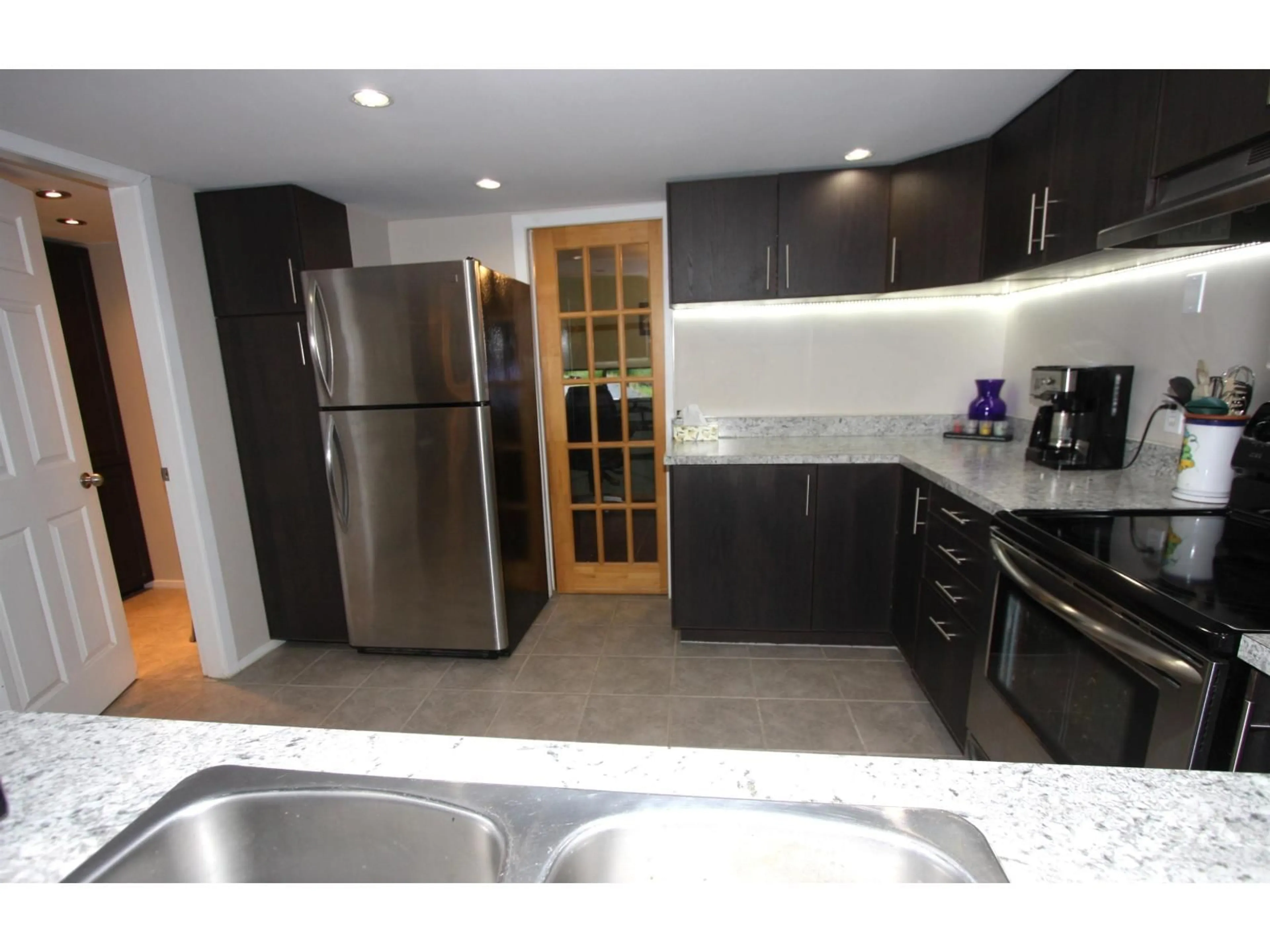 Standard kitchen, unknown for 43 - 32361 MCRAE AVENUE, Mission British Columbia V2V4X7