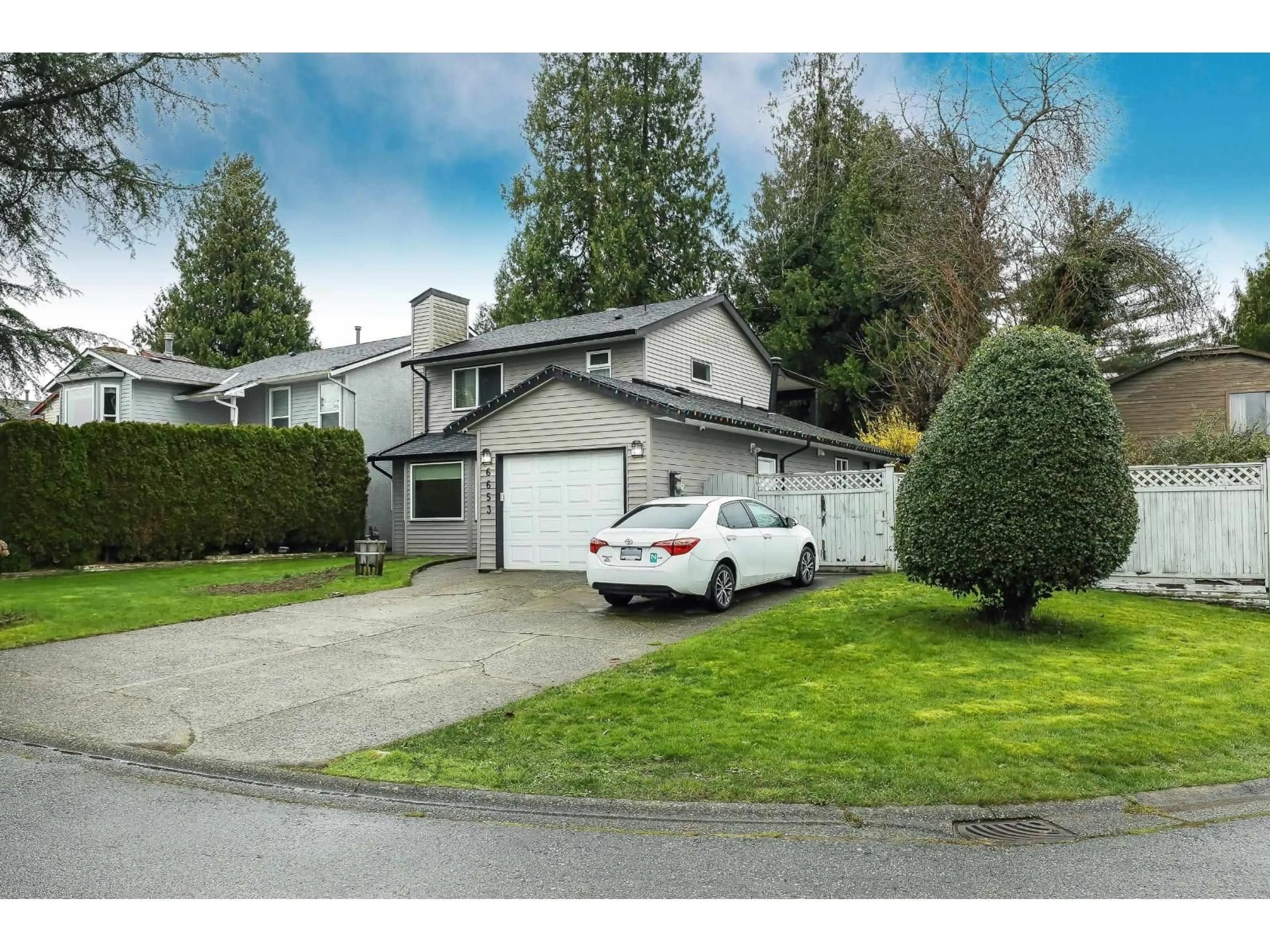 A pic from outside/outdoor area/front of a property/back of a property/a pic from drone, street for 6653 130A STREET, Surrey British Columbia V3W8P5