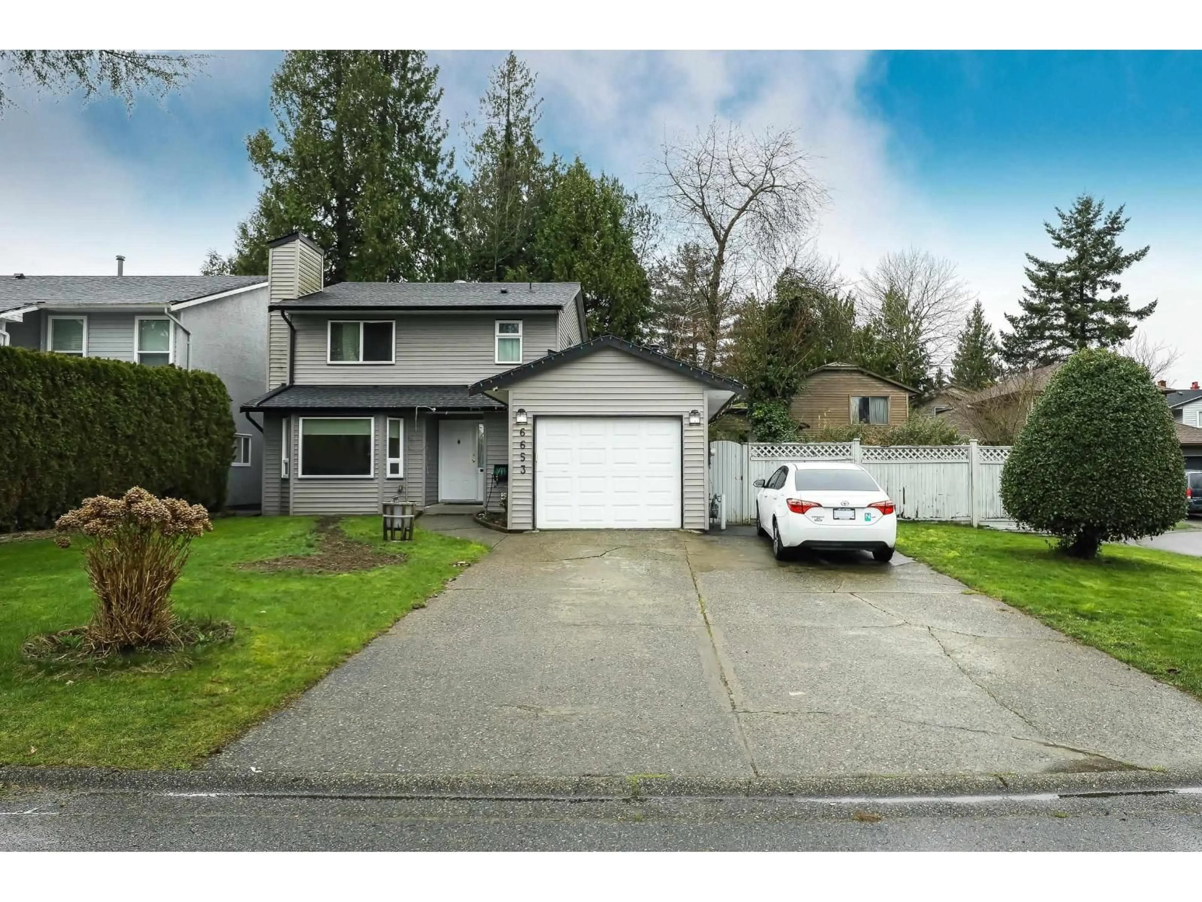 Home with vinyl exterior material, street for 6653 130A STREET, Surrey British Columbia V3W8P5