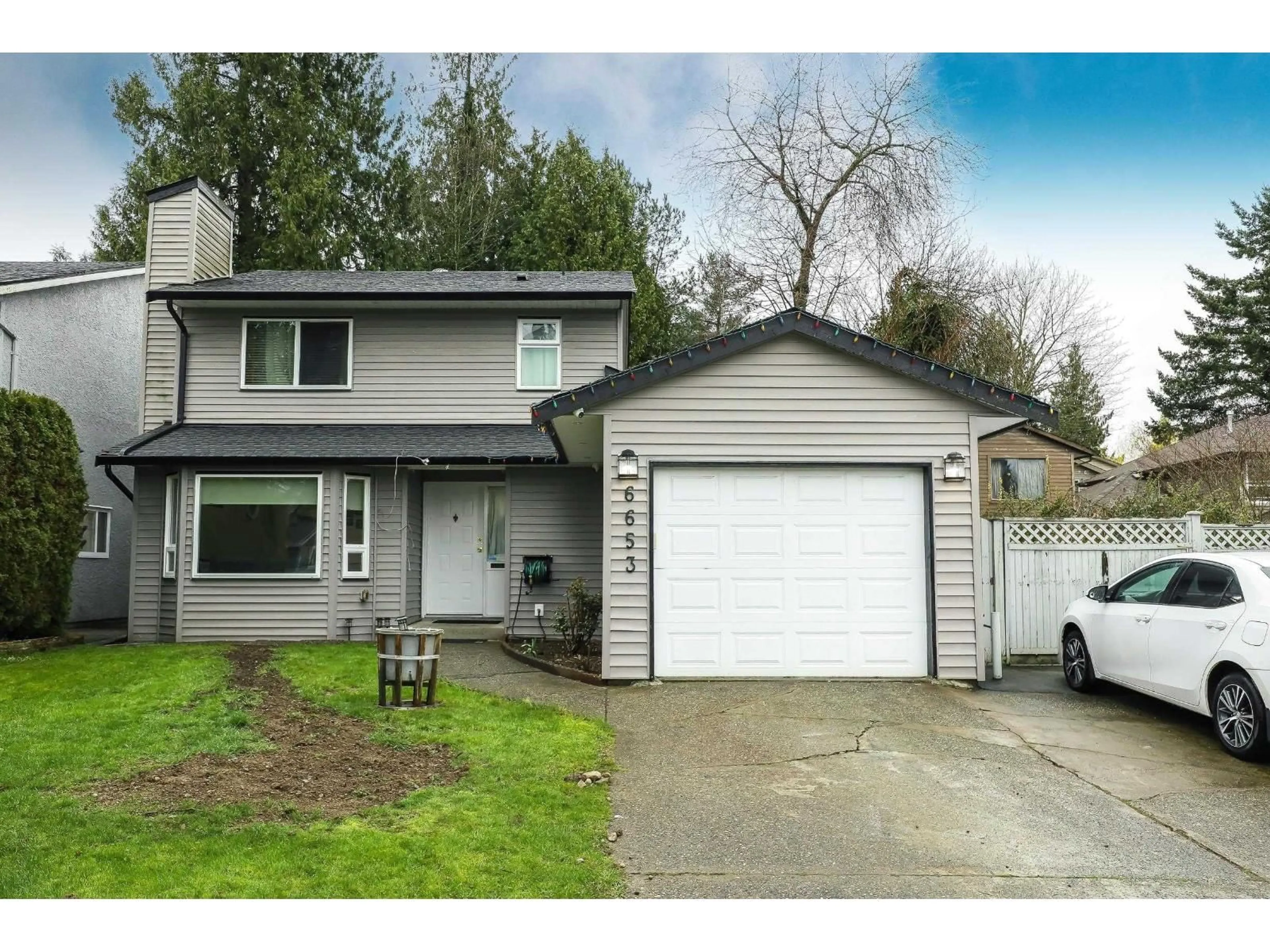 Home with vinyl exterior material, street for 6653 130A STREET, Surrey British Columbia V3W8P5