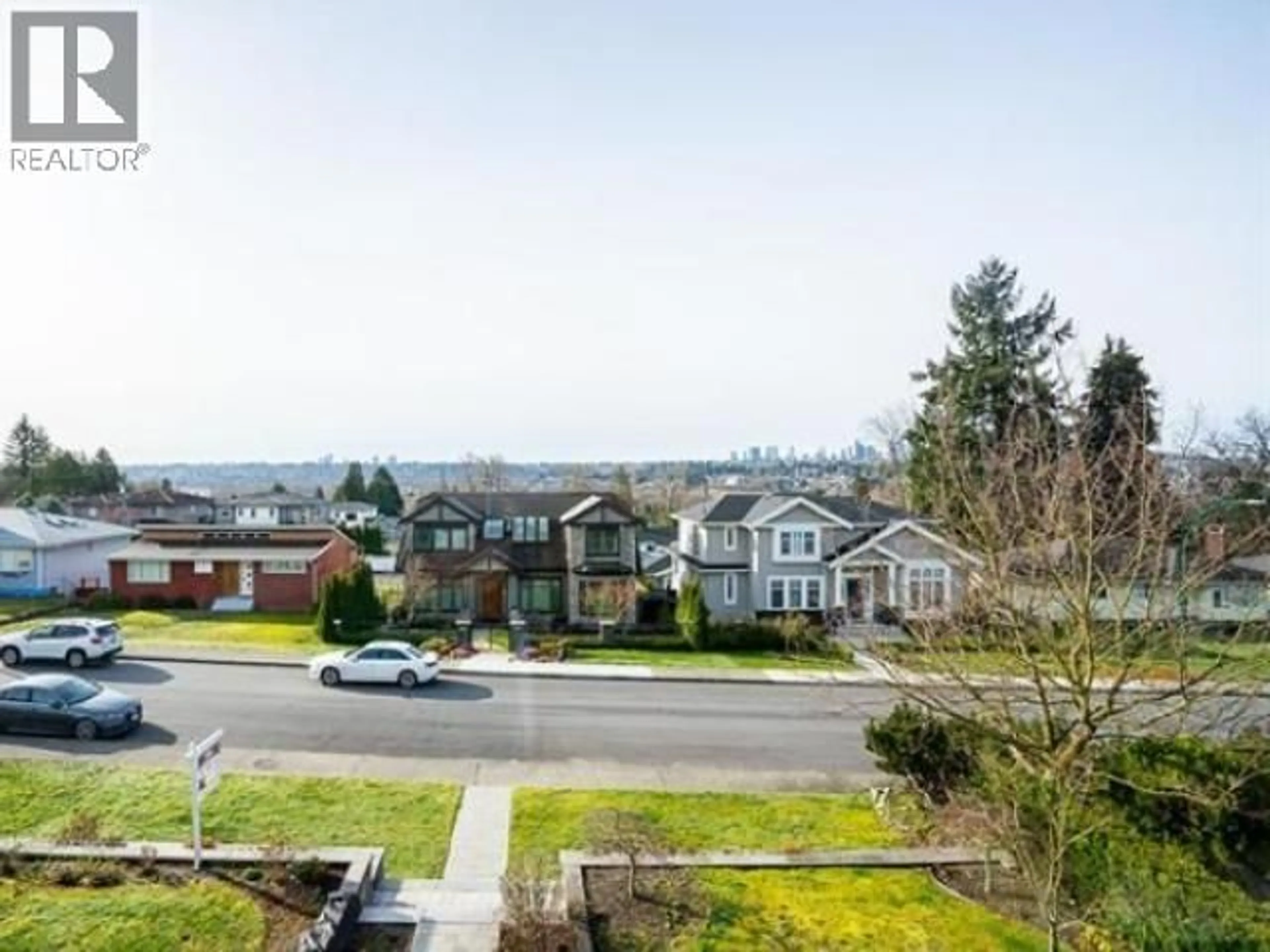 A pic from outside/outdoor area/front of a property/back of a property/a pic from drone, mountain view for 6347 PARKCREST DRIVE, Burnaby British Columbia V5B2T1
