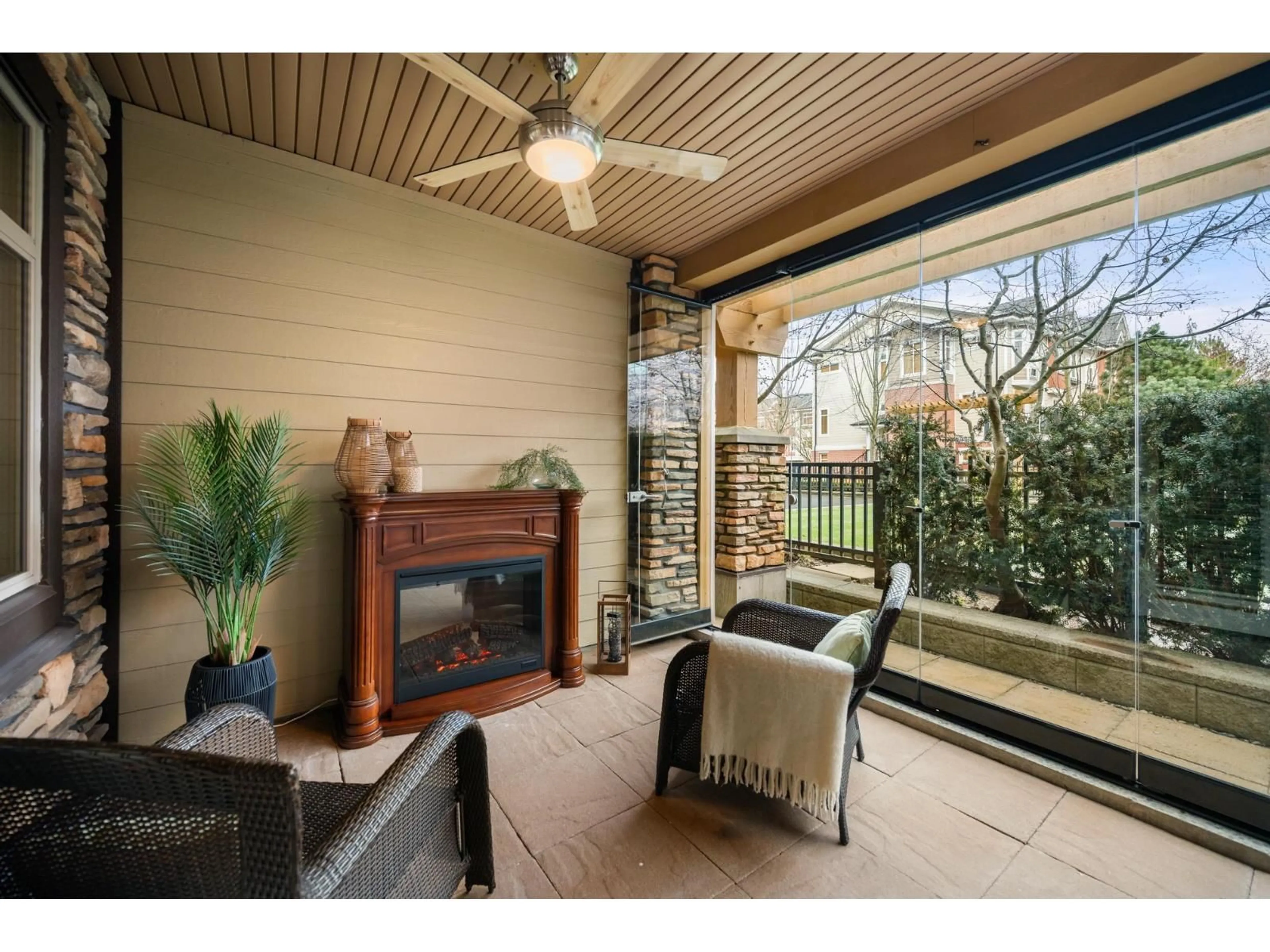 Patio, unknown for B115 - 8067 207 STREET, Langley British Columbia V2Y0N9