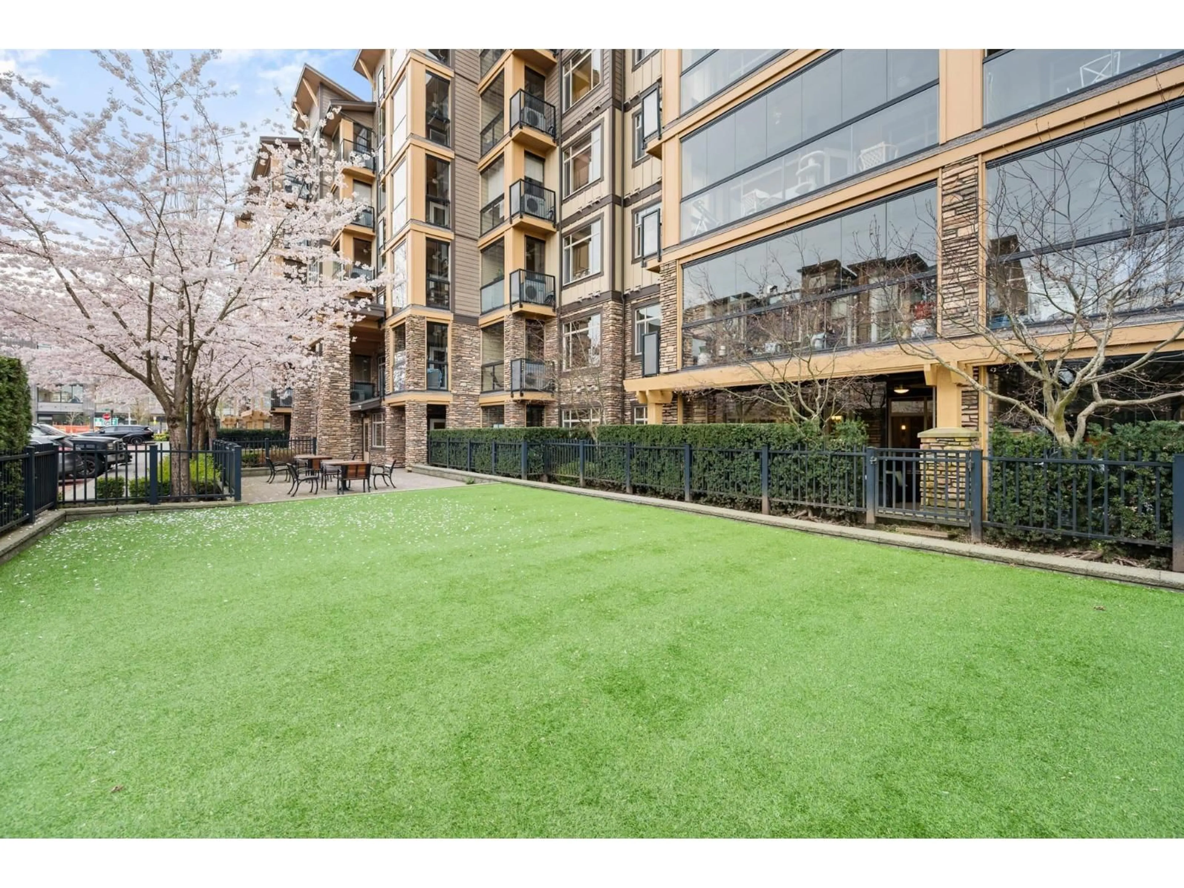 Patio, unknown for B115 - 8067 207 STREET, Langley British Columbia V2Y0N9