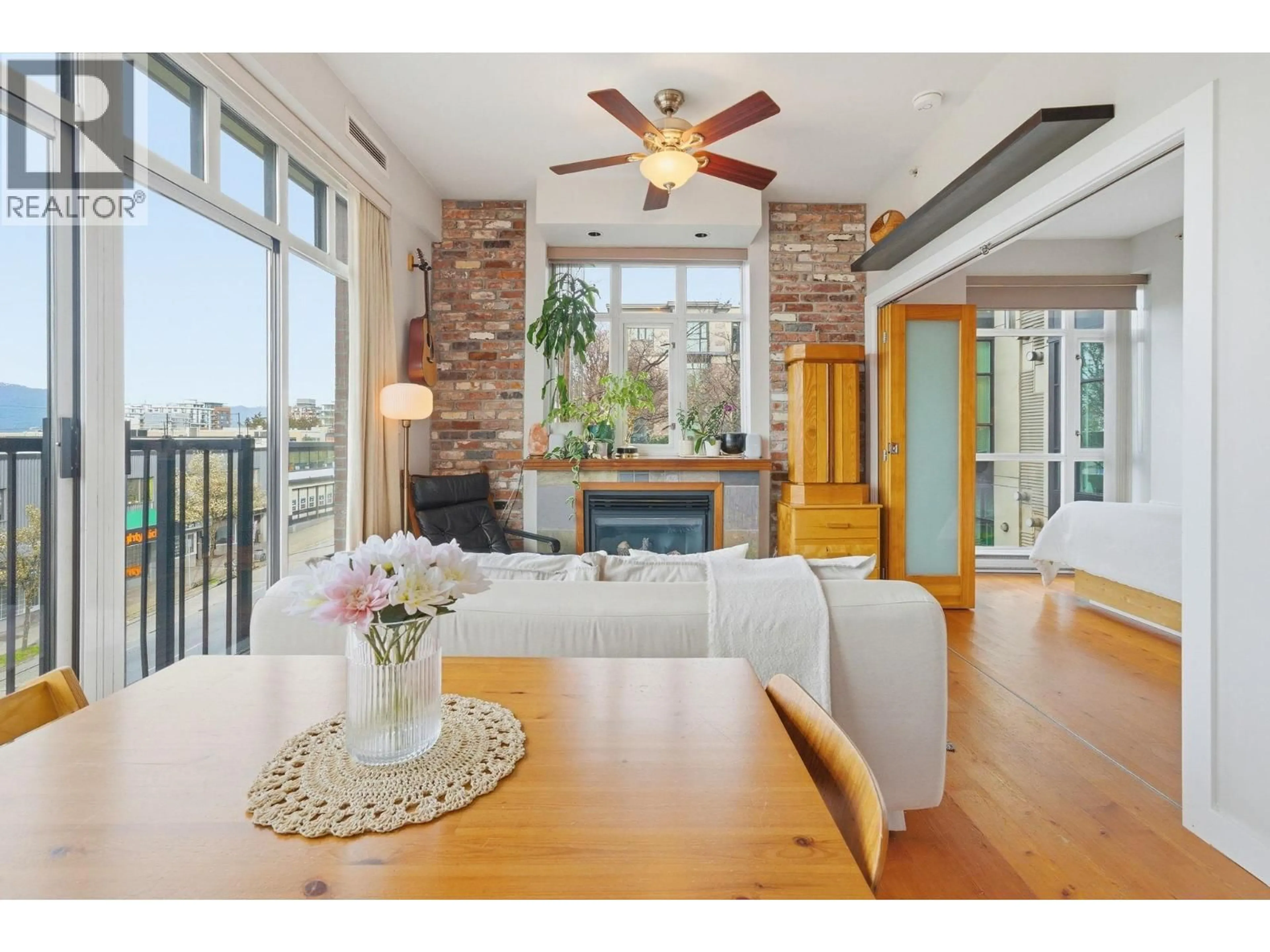 Unknown for 210 - 2515 ONTARIO STREET, Vancouver British Columbia V5T4V4