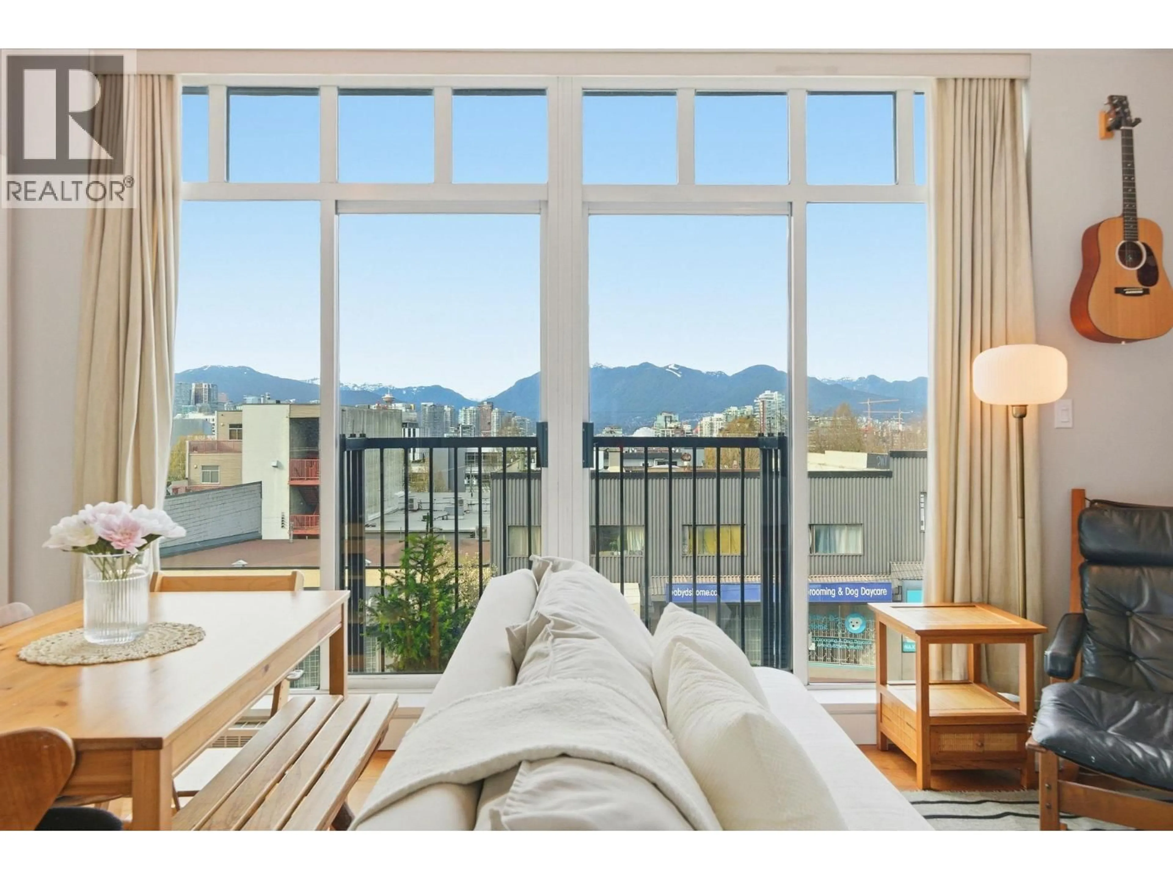 Living room with furniture, unknown for 210 - 2515 ONTARIO STREET, Vancouver British Columbia V5T4V4