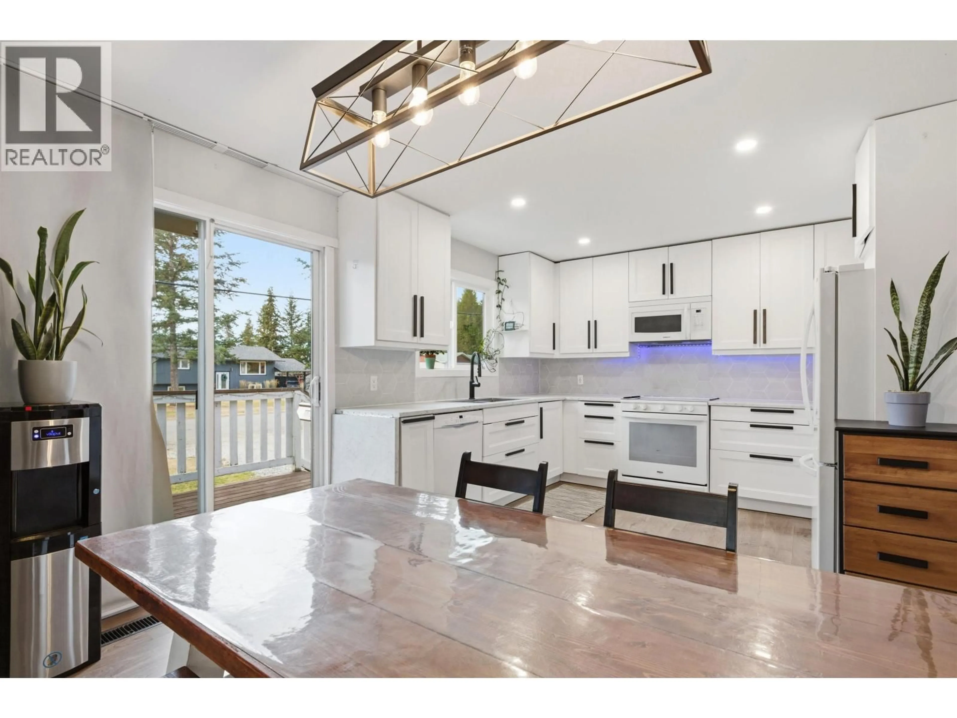 Open concept kitchen, unknown for 1522 DOG CREEK ROAD, Williams Lake British Columbia V2G3H4