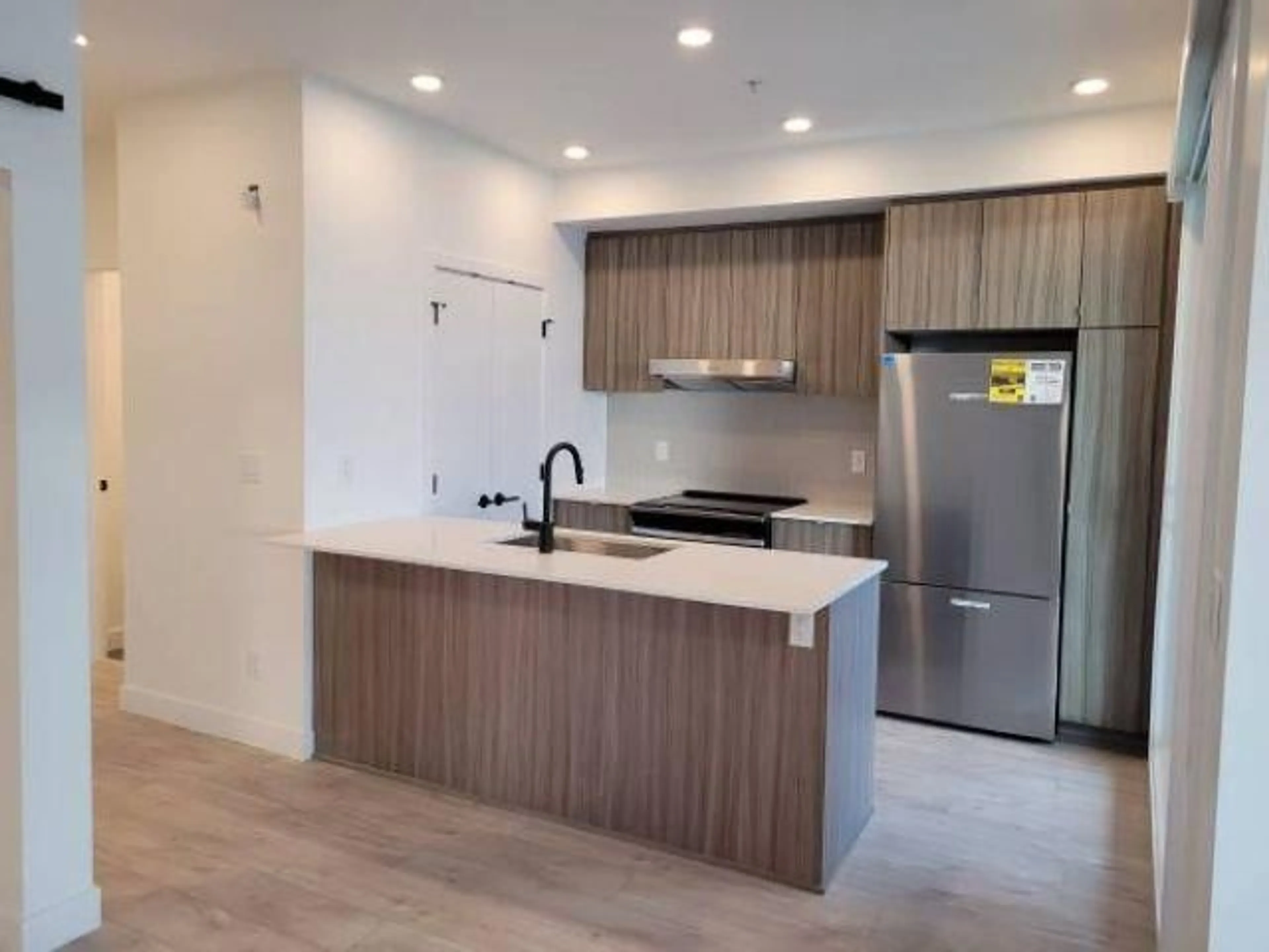 Open concept kitchen, unknown for 410 - 32828 LANDEAU PLACE, Abbotsford British Columbia V2S0M4