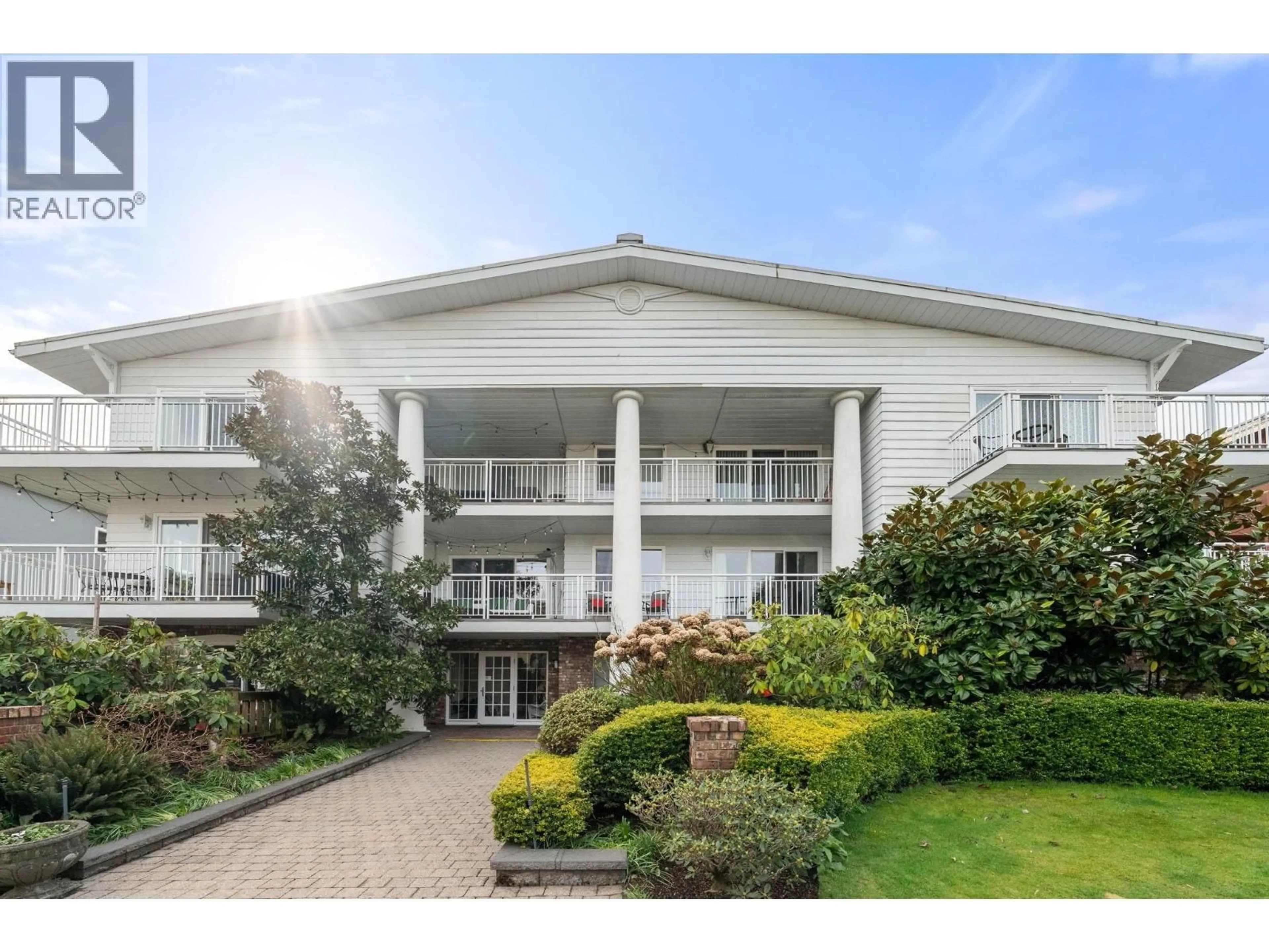 A pic from outside/outdoor area/front of a property/back of a property/a pic from drone, unknown for 203 - 1066 13TH AVENUE, Vancouver British Columbia V6H1N2