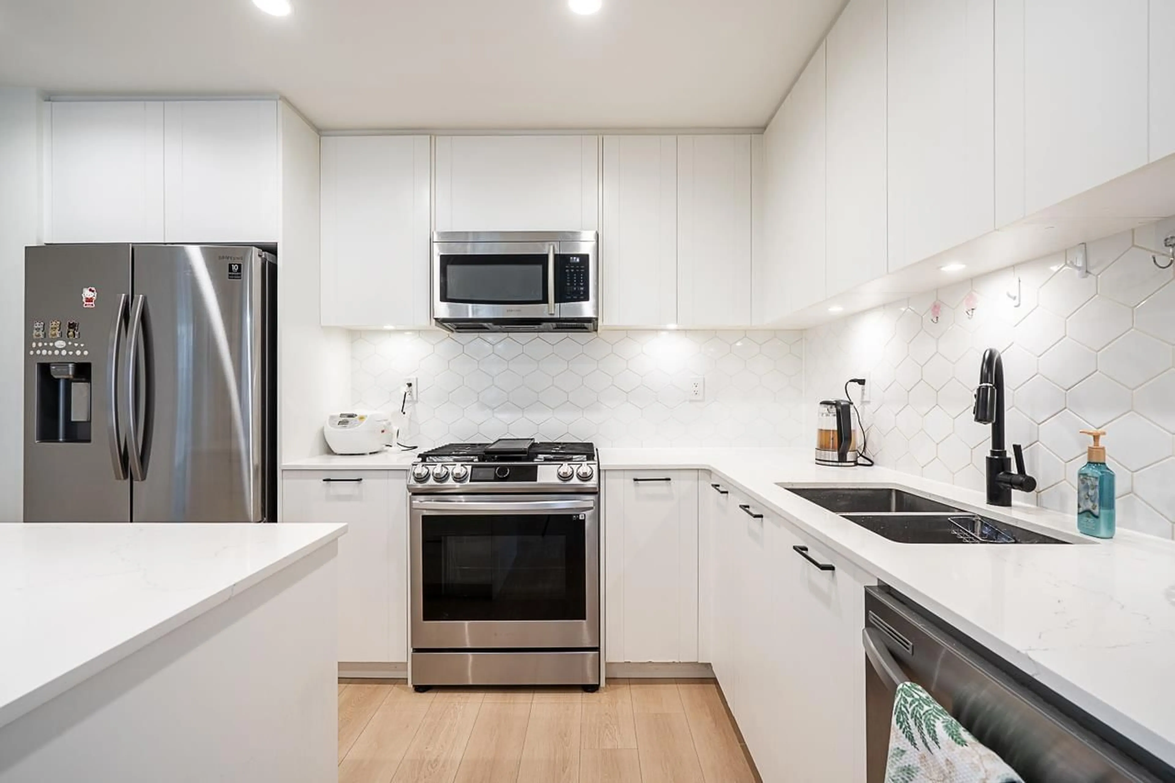 Standard kitchen, unknown for 102 - 20052 83A AVENUE, Langley British Columbia V2Y3P4