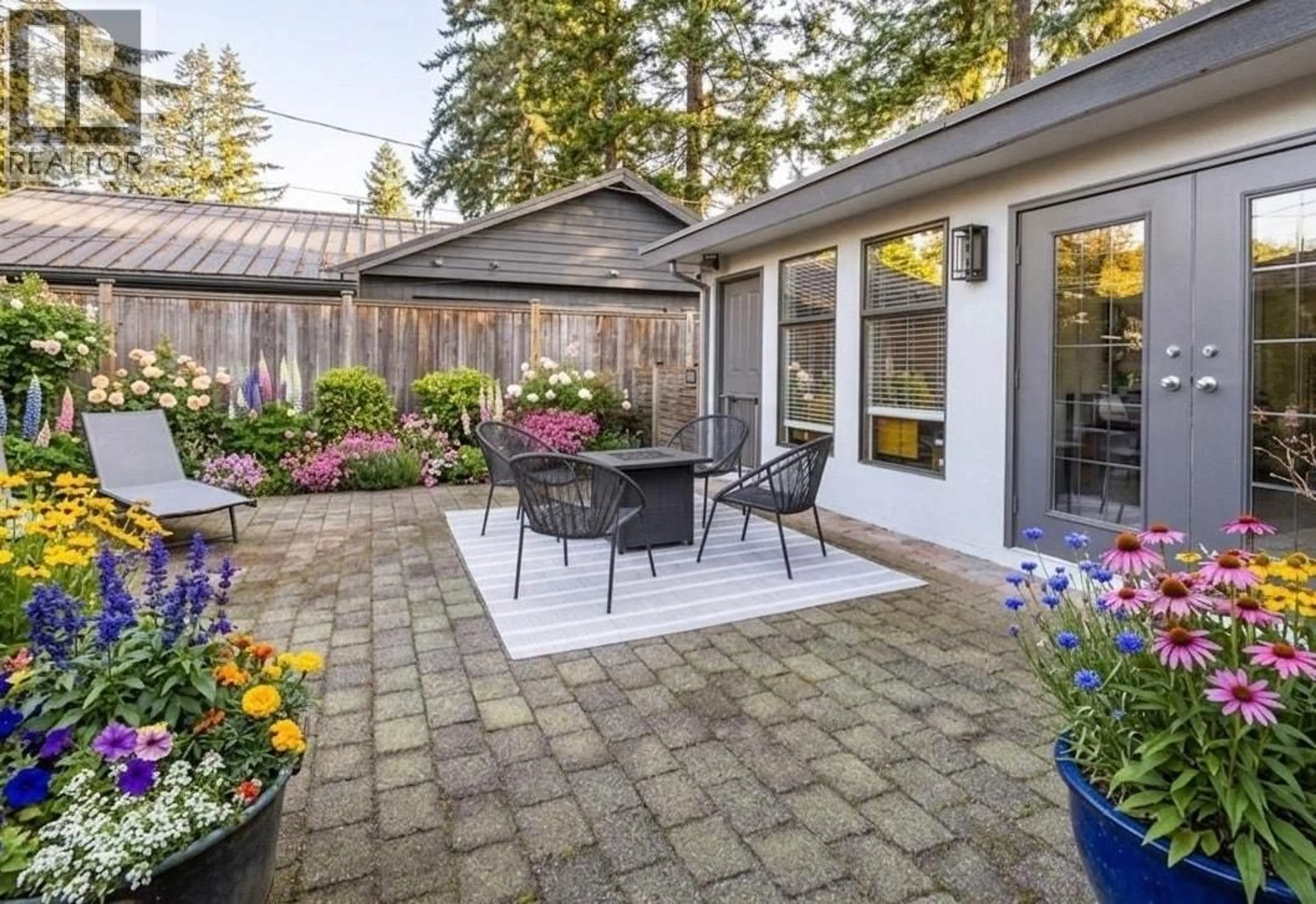 Patio, street for 4198 SUNSET BOULEVARD, North Vancouver British Columbia V7R3Y9