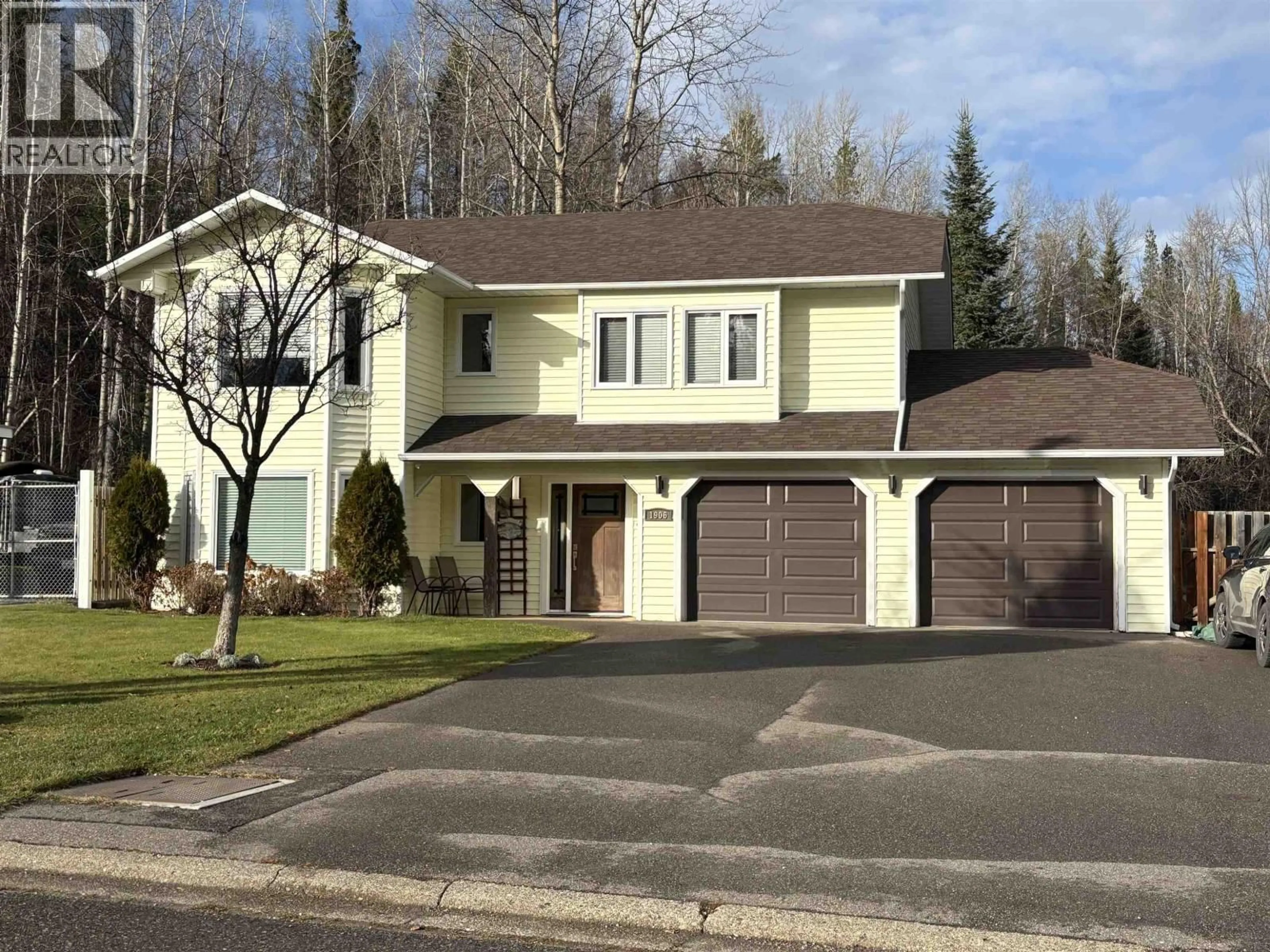 Home with vinyl exterior material, street for 1906 CLEARWOOD CRESCENT, Prince George British Columbia V2K4R1