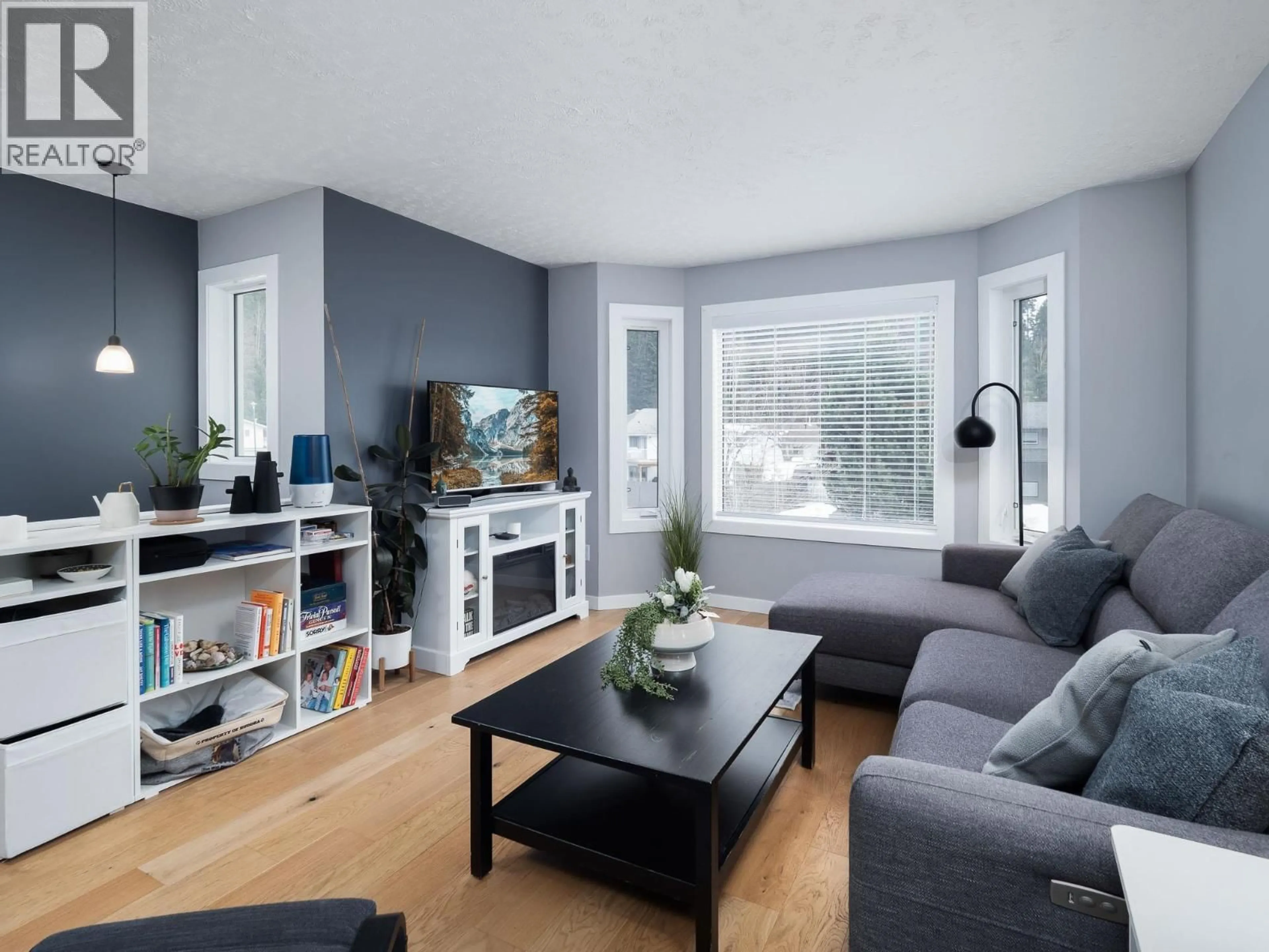 Living room with furniture, wood/laminate floor for 1906 CLEARWOOD CRESCENT, Prince George British Columbia V2K4R1