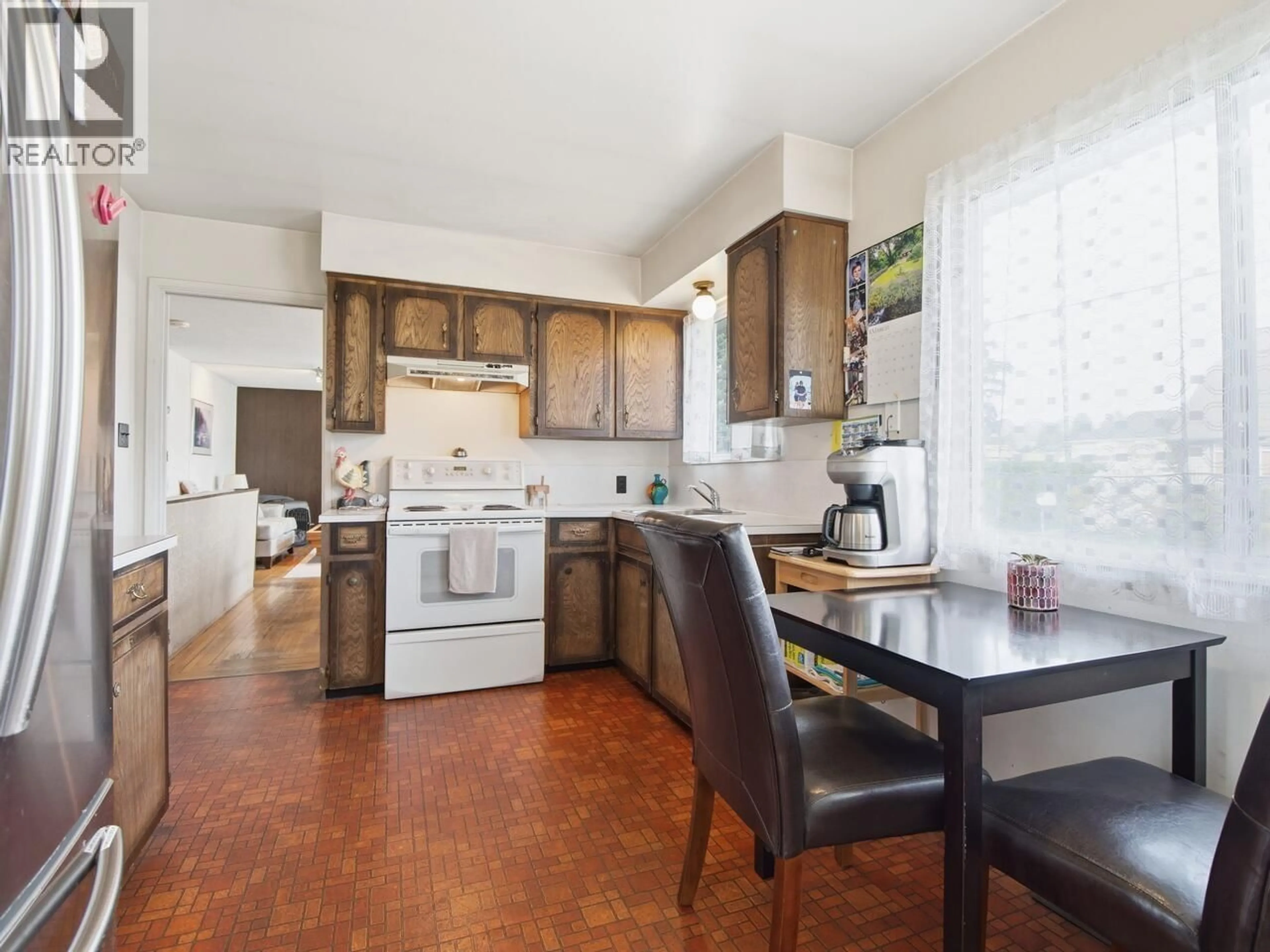 Open concept kitchen, unknown for 407 13TH STREET, North Vancouver British Columbia V7L2M2