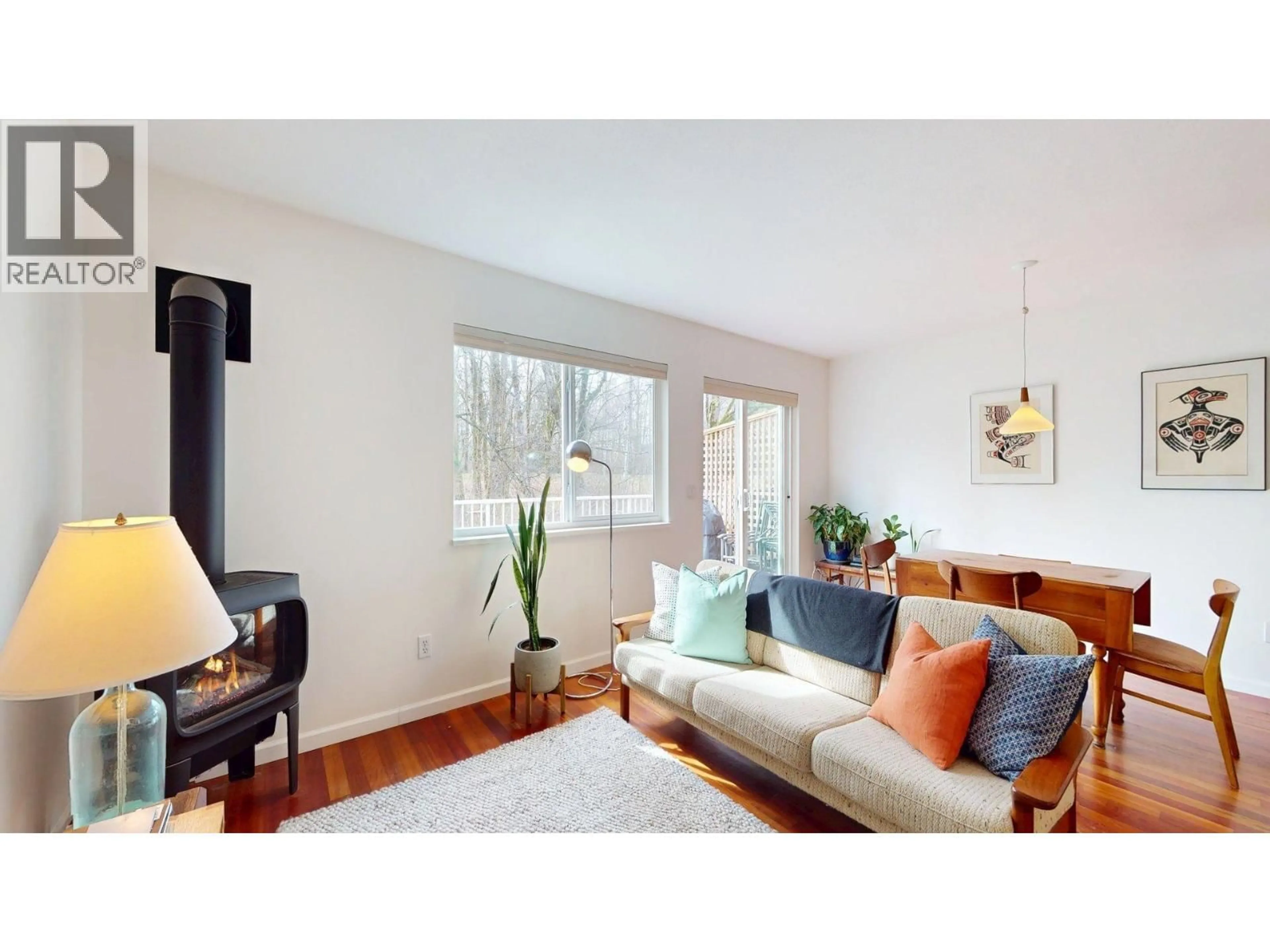 Living room with furniture, wood/laminate floor for 32 - 39920 GOVERNMENT ROAD, Squamish British Columbia V8B0G5