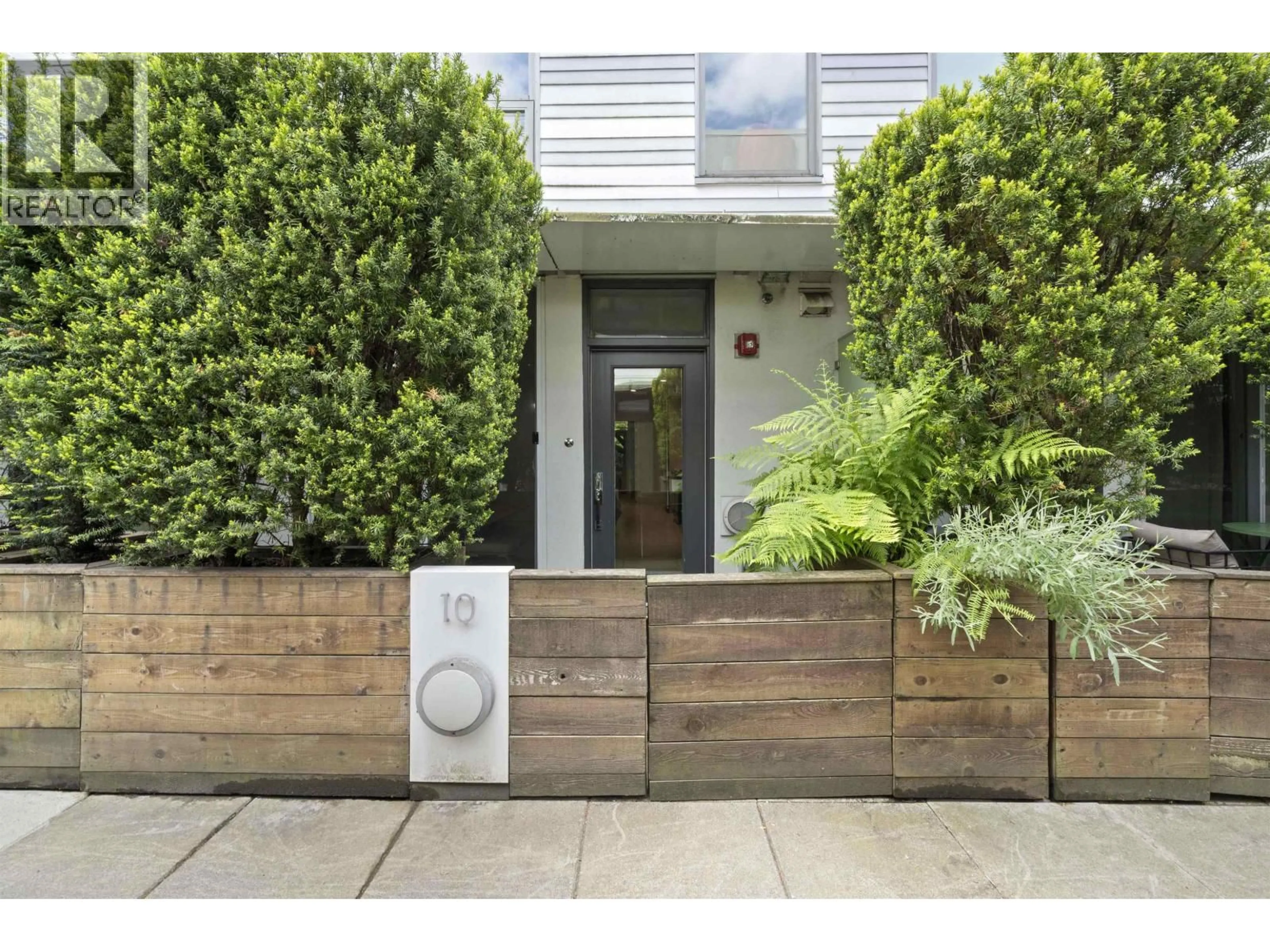 Indoor entryway for 10 - 1419 1ST AVENUE, Vancouver British Columbia V5N1A4