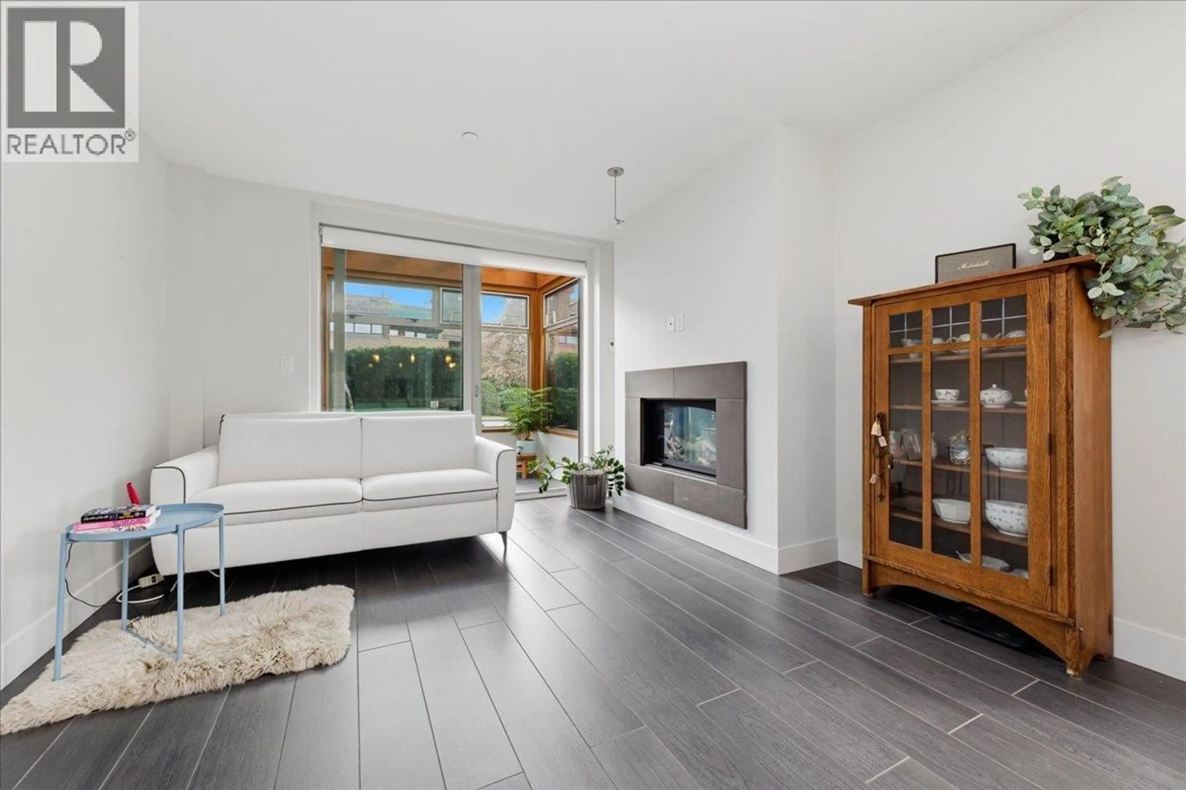 Living room with furniture, unknown for 204 - 2388 MARINE DRIVE, West Vancouver British Columbia V7V1K8