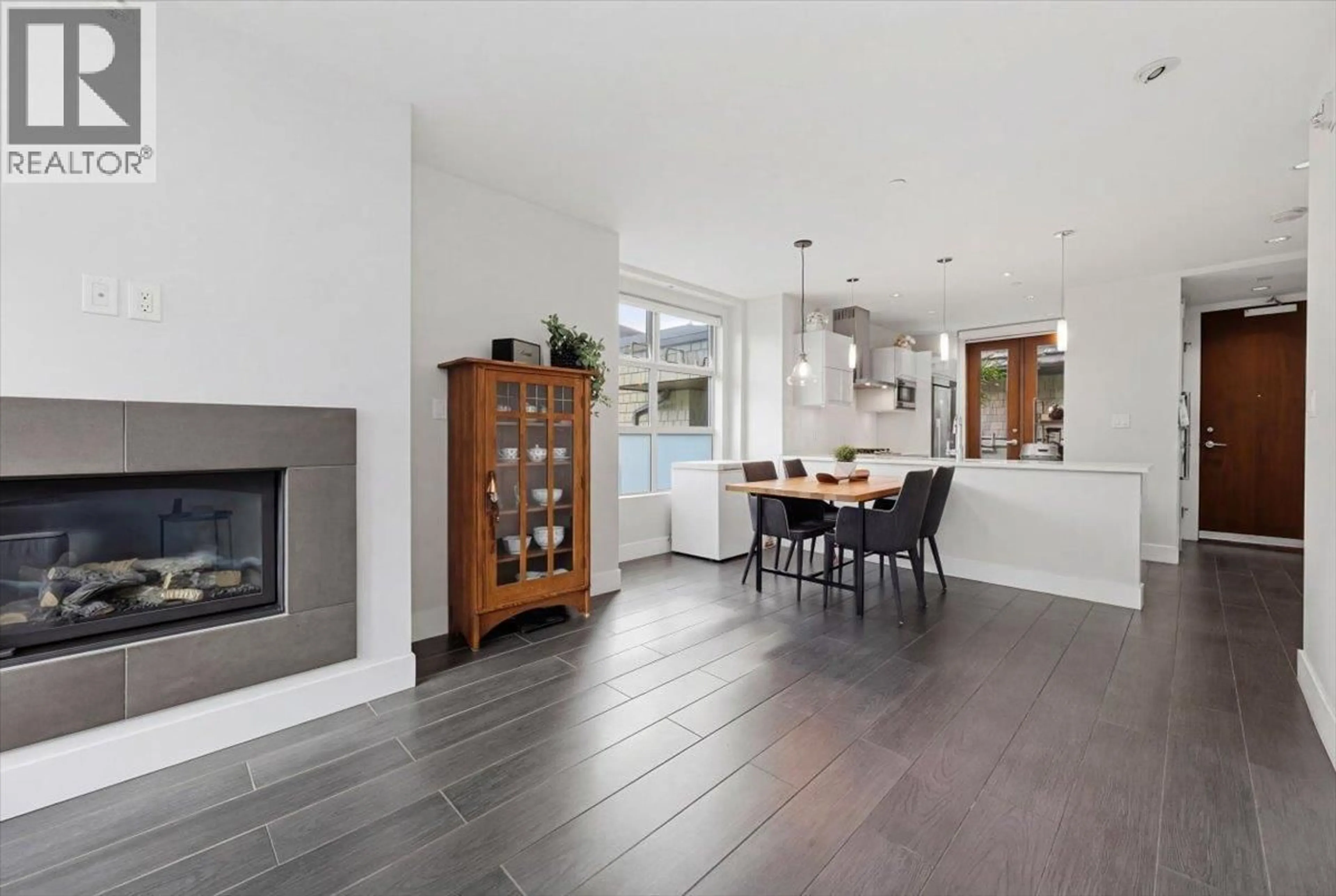 Open concept kitchen, ceramic/tile floor for 204 - 2388 MARINE DRIVE, West Vancouver British Columbia V7V1K8