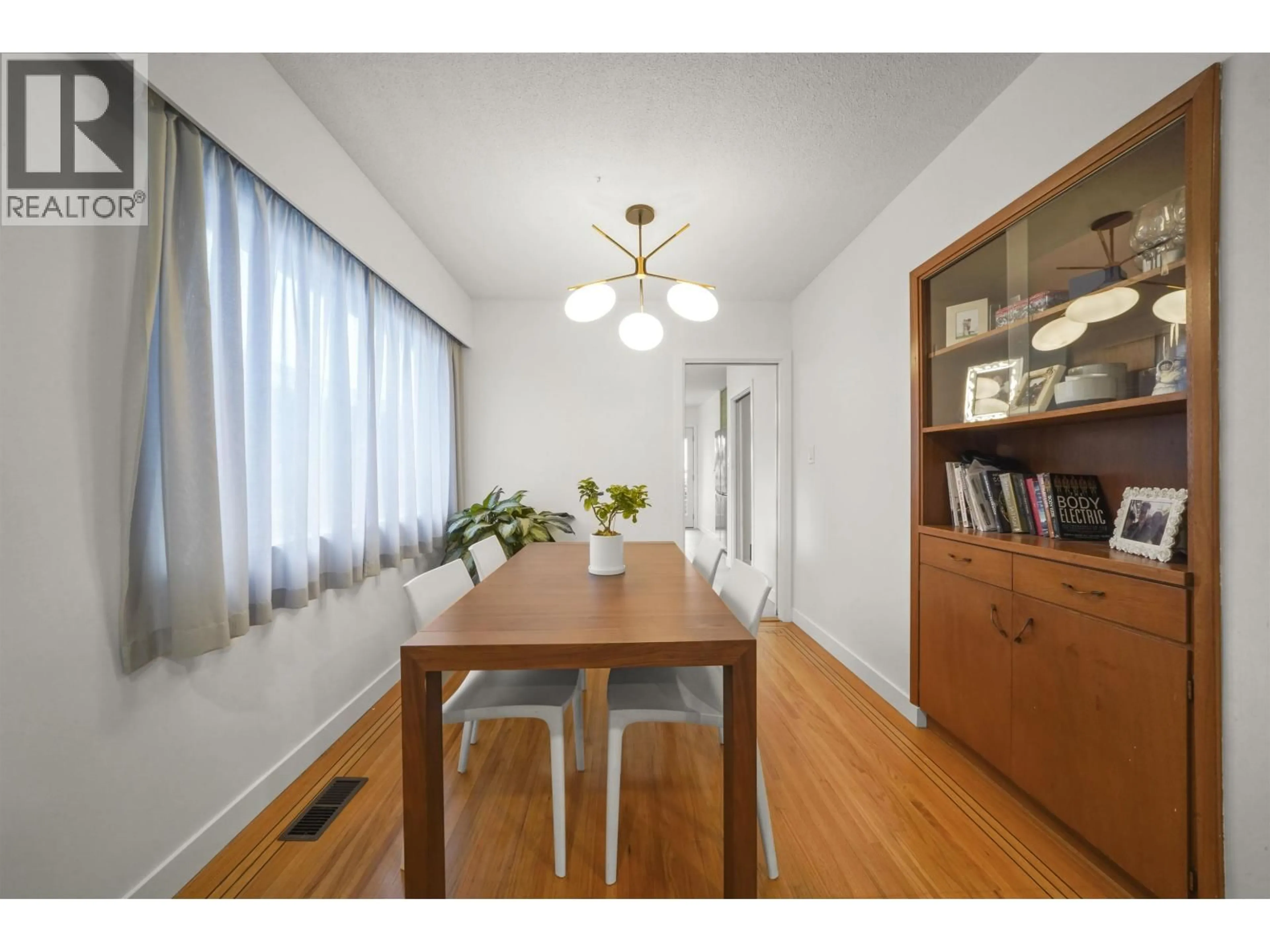 Dining room, wood/laminate floor for 75 SPRINGER AVENUE, Burnaby British Columbia V5B3K4