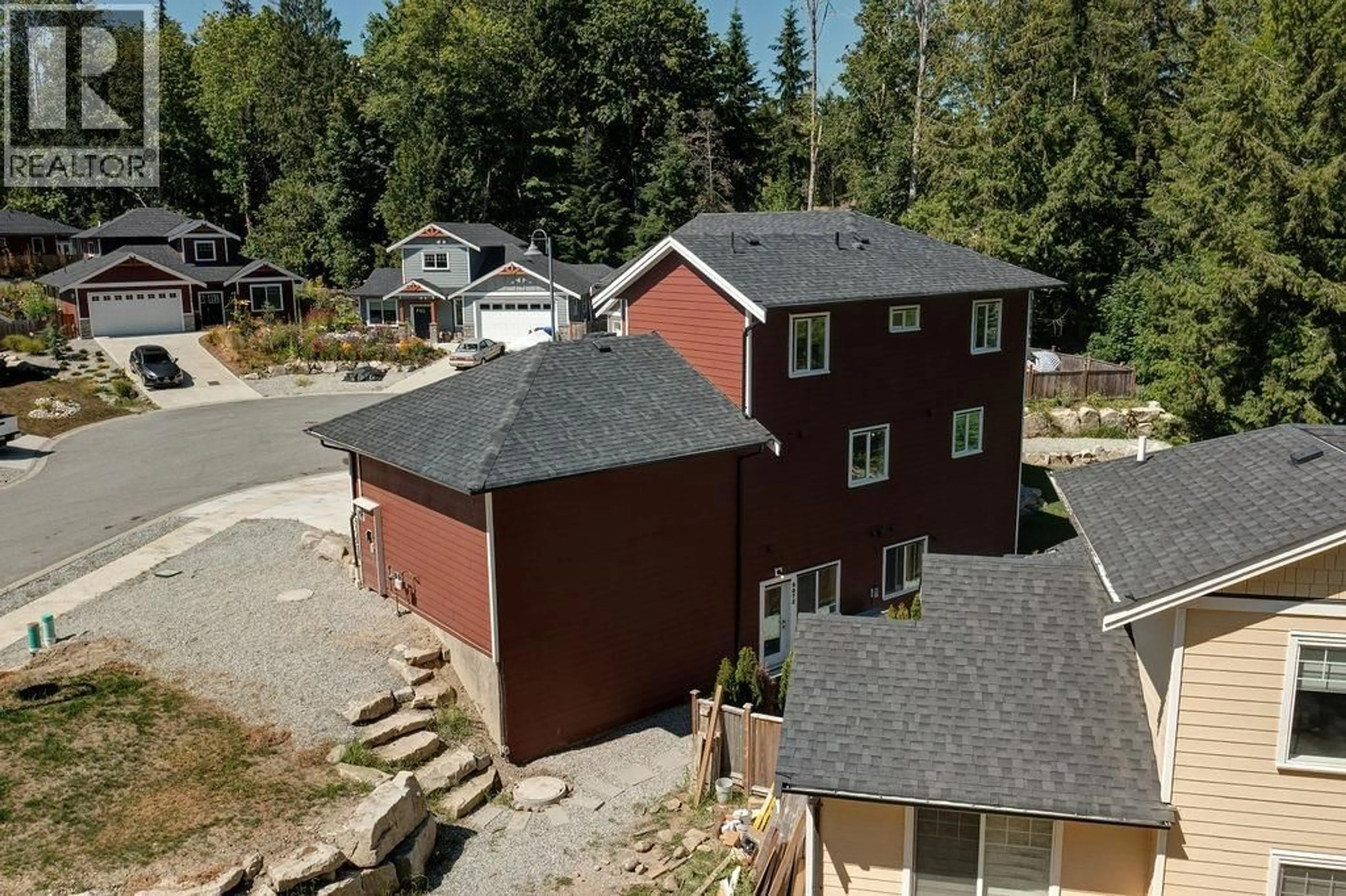 A pic from outside/outdoor area/front of a property/back of a property/a pic from drone, unknown for 6070-72 HEARTWOOD PLACE, Sechelt British Columbia V7Z0V6