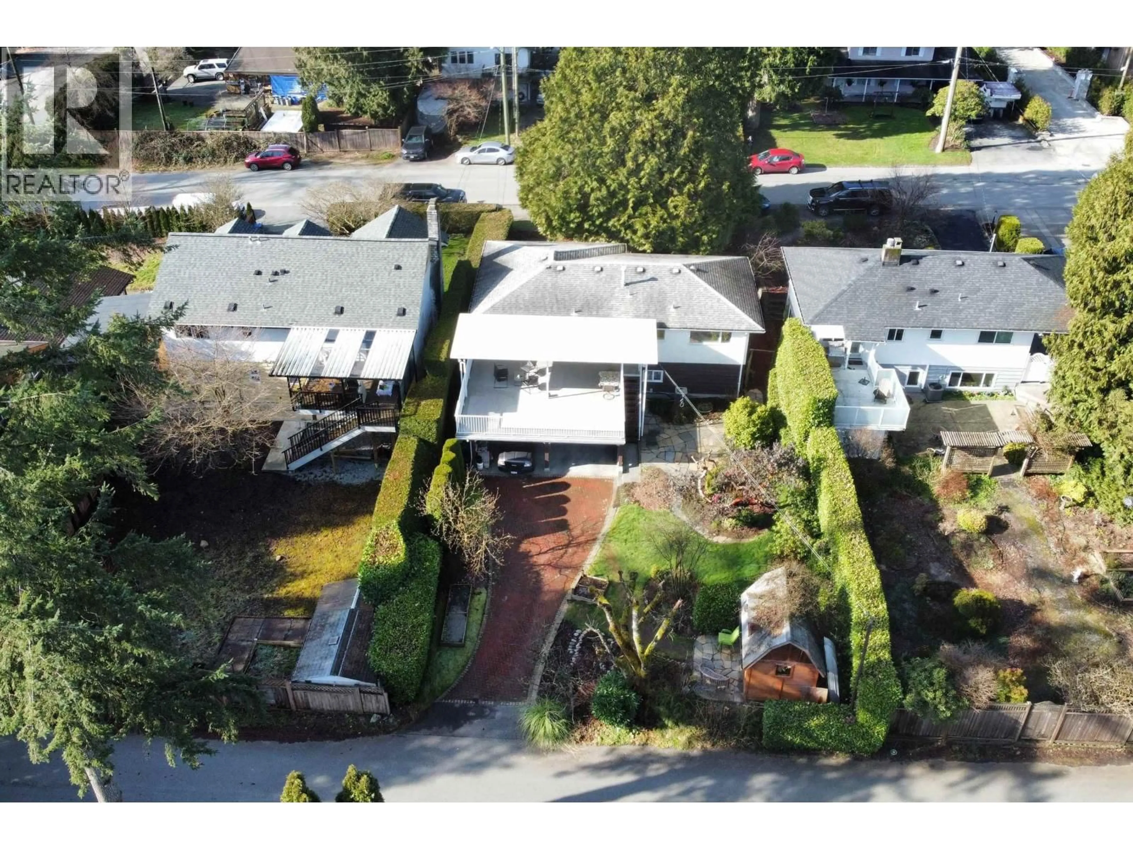 A pic from outside/outdoor area/front of a property/back of a property/a pic from drone, street for 3726 SEFTON STREET, Port Coquitlam British Columbia V3B3R5