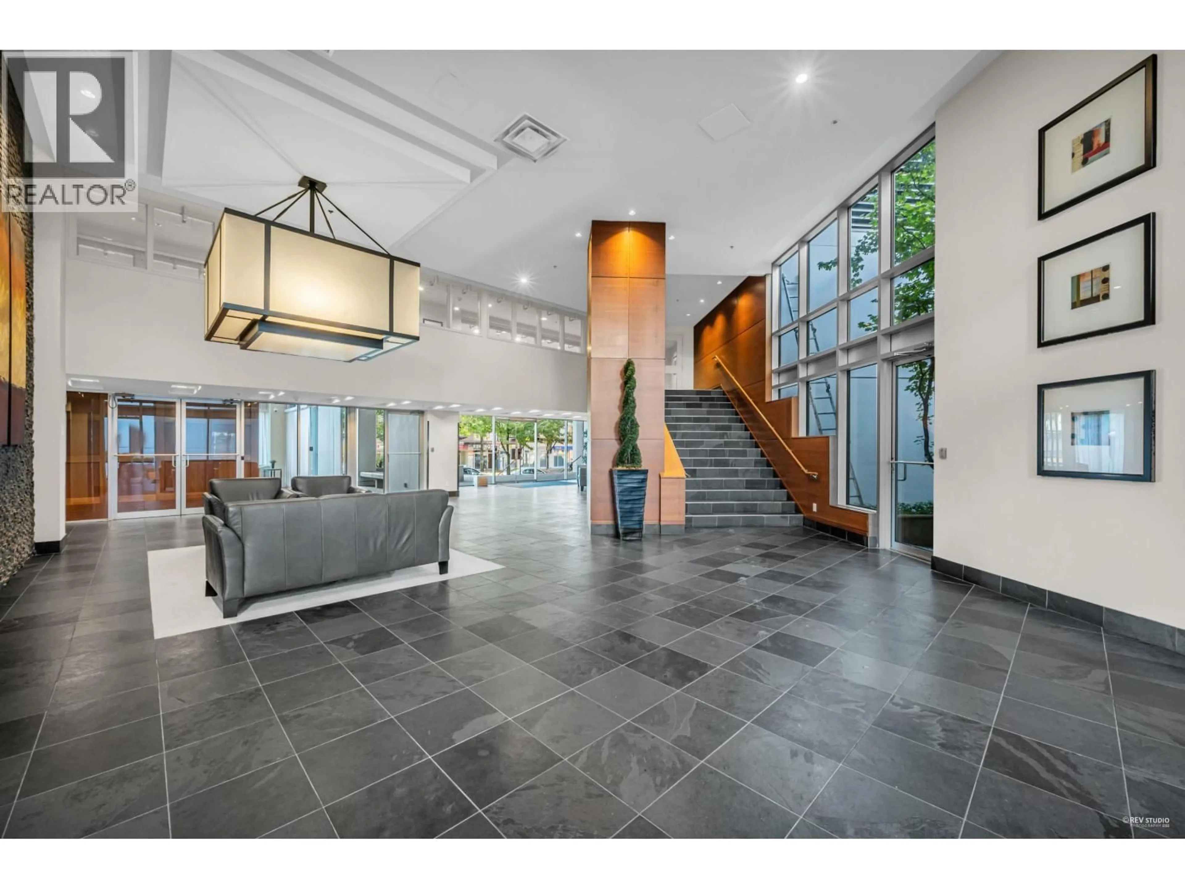 Indoor foyer for 1008 - 2979 GLEN DRIVE, Coquitlam British Columbia V3B0B2