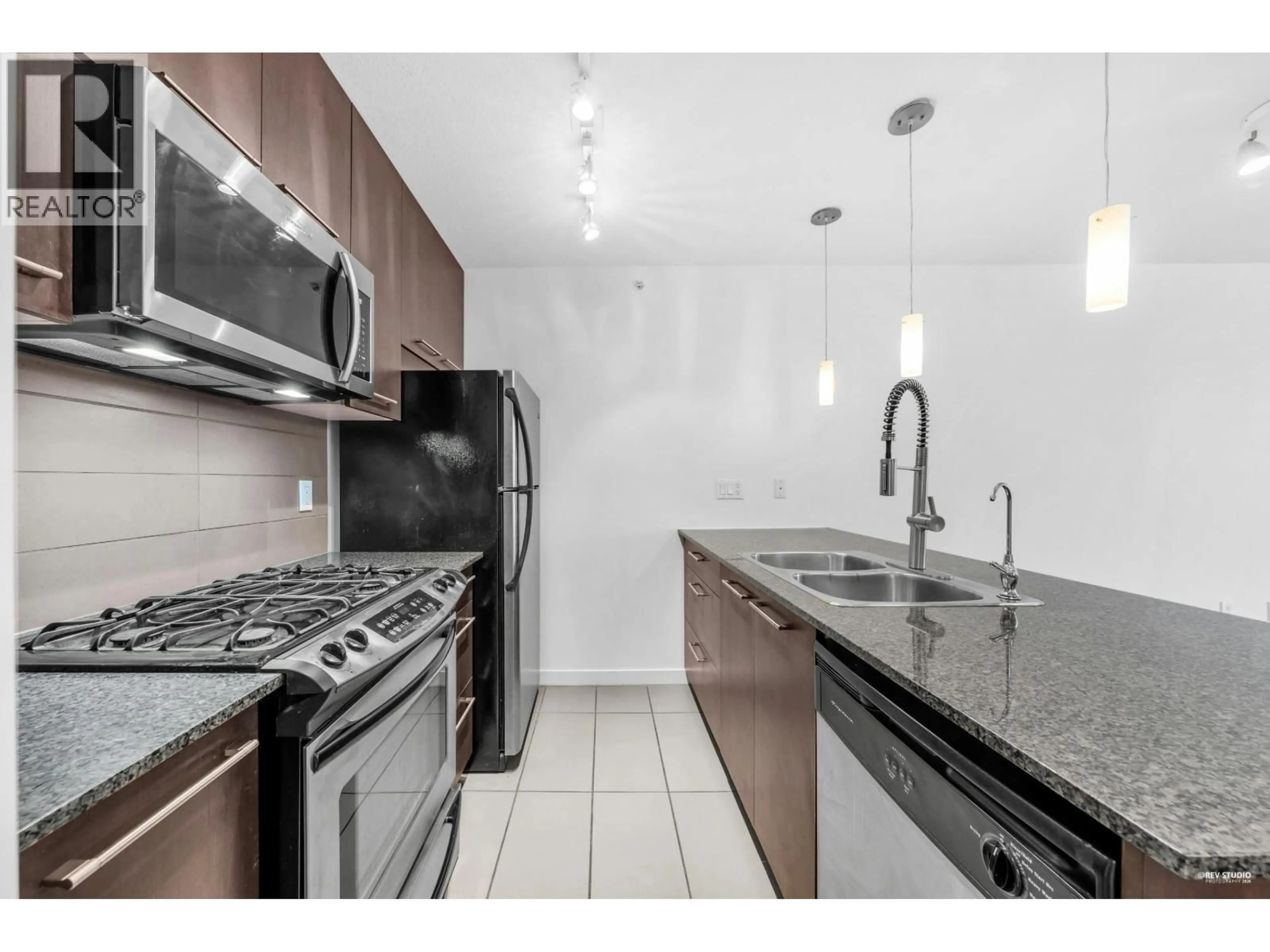 Standard kitchen, unknown for 1008 - 2979 GLEN DRIVE, Coquitlam British Columbia V3B0B2