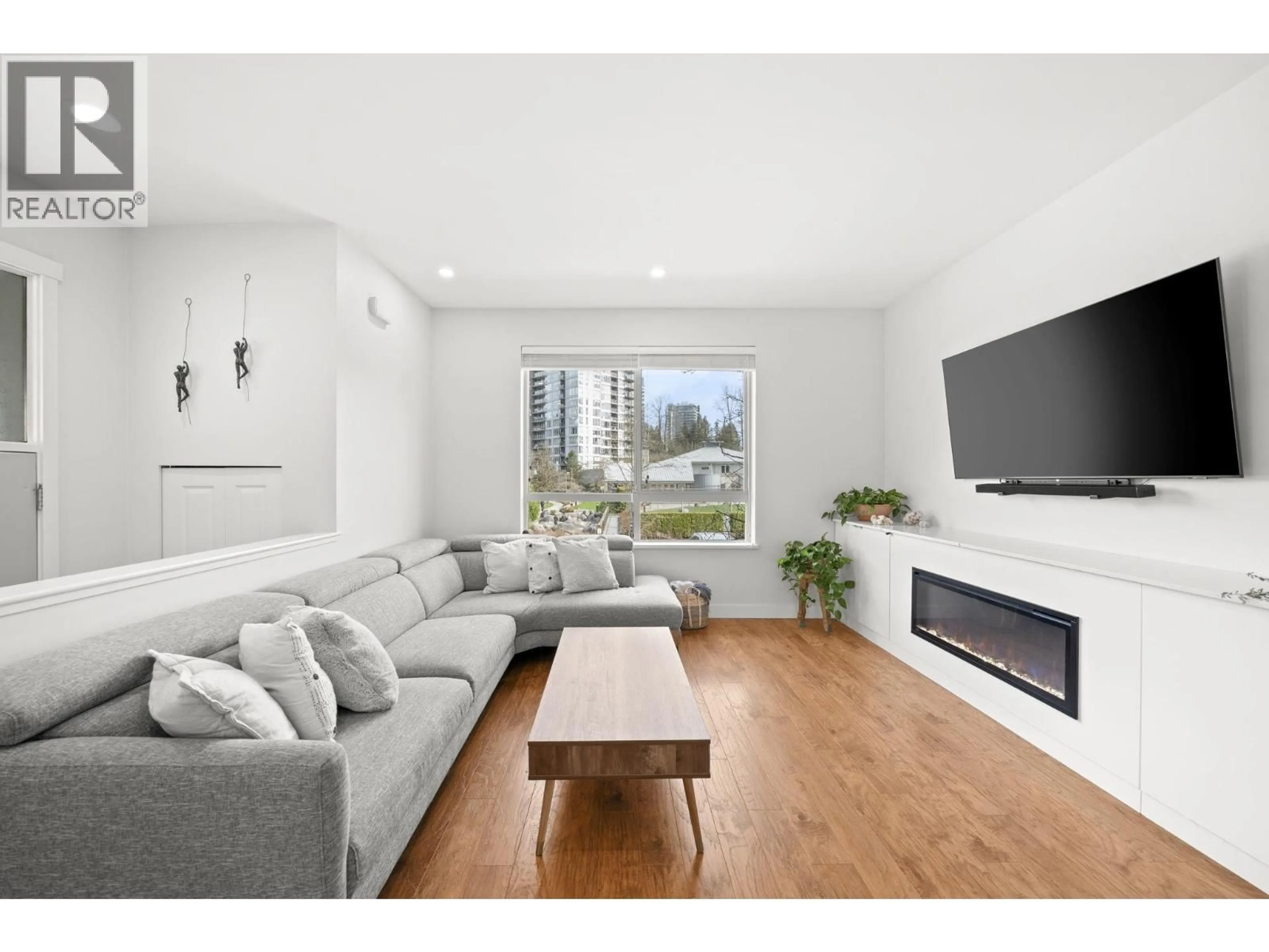 Living room with furniture, wood/laminate floor for 1 - 301 KLAHANIE DRIVE, Port Moody British Columbia V3H0C2