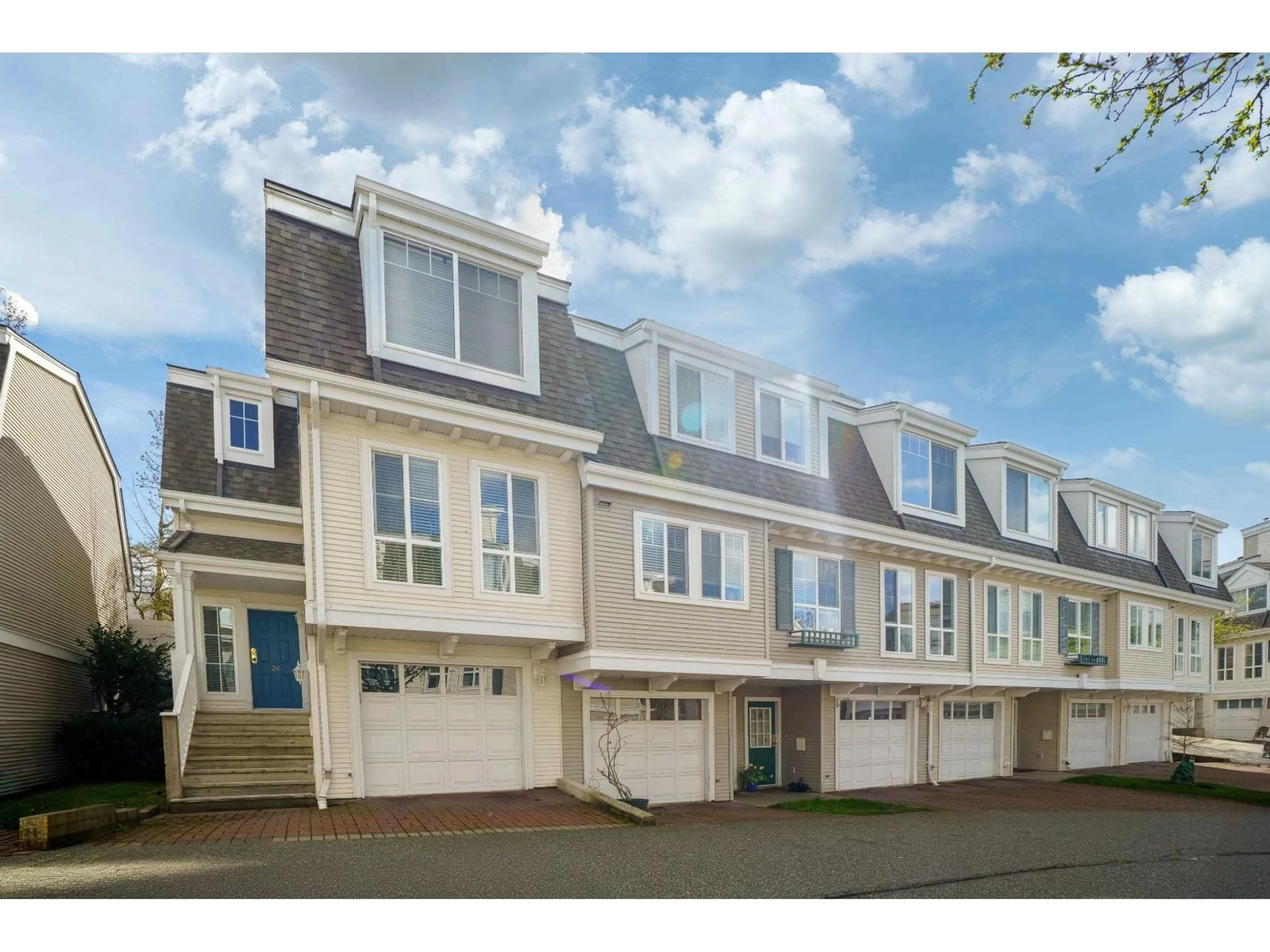 Home with vinyl exterior material, street for 26 - 8890 WALNUT GROVE DRIVE, Langley British Columbia V1M3W6