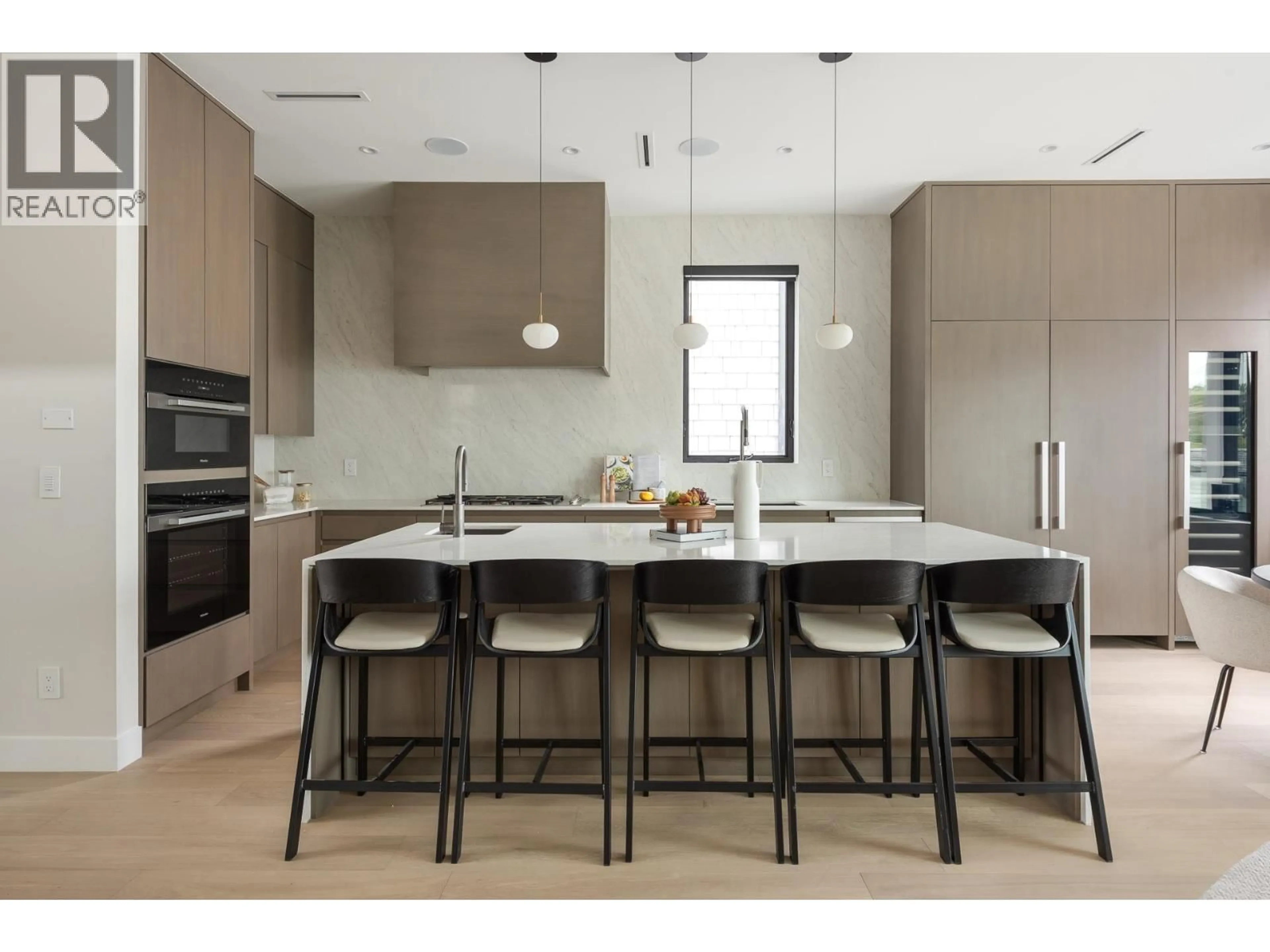 Contemporary kitchen, unknown for 4413 OXFORD STREET, Burnaby British Columbia V5C1E6