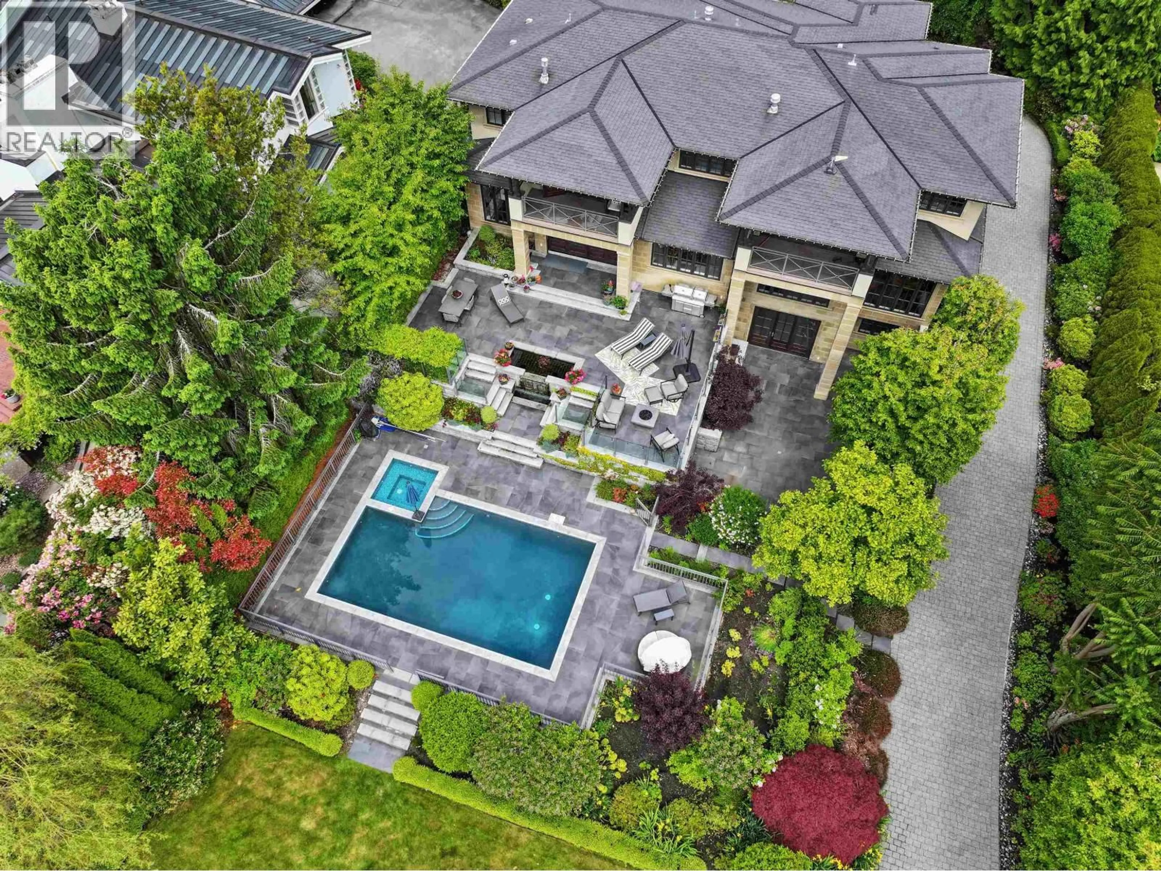 A pic from outside/outdoor area/front of a property/back of a property/a pic from drone, unknown for 1075 GROVELAND ROAD, West Vancouver British Columbia V7S1Z3