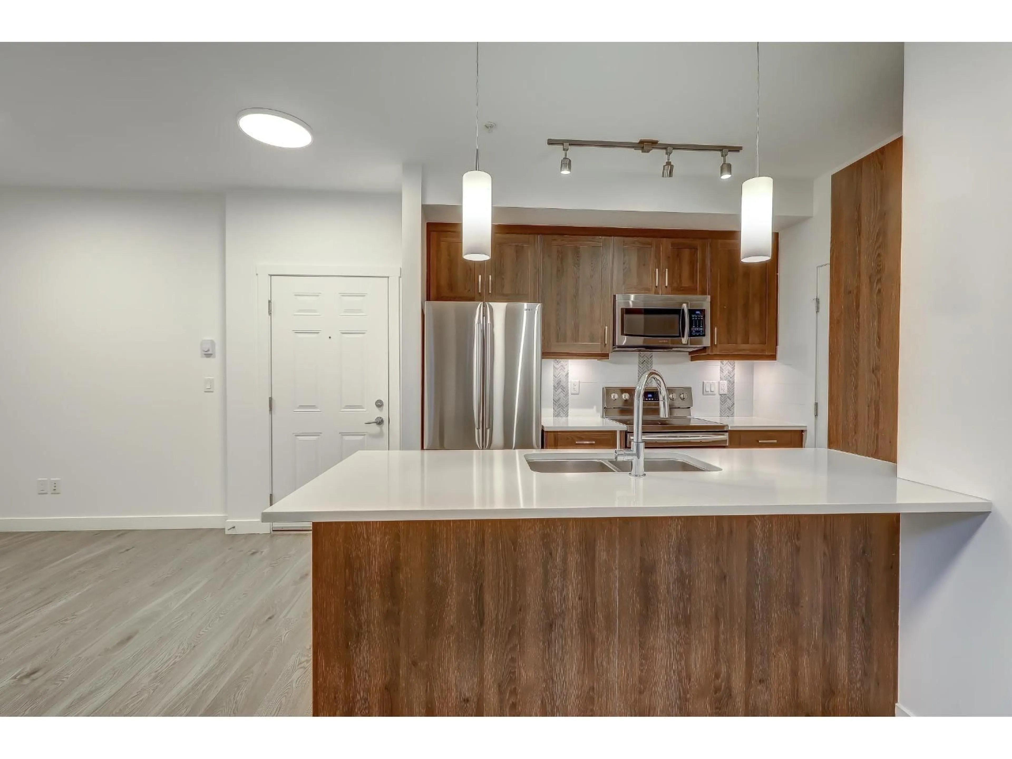 Open concept kitchen, wood/laminate floor for 505 - 20826 72 AVENUE, Langley British Columbia V2Y0Z9